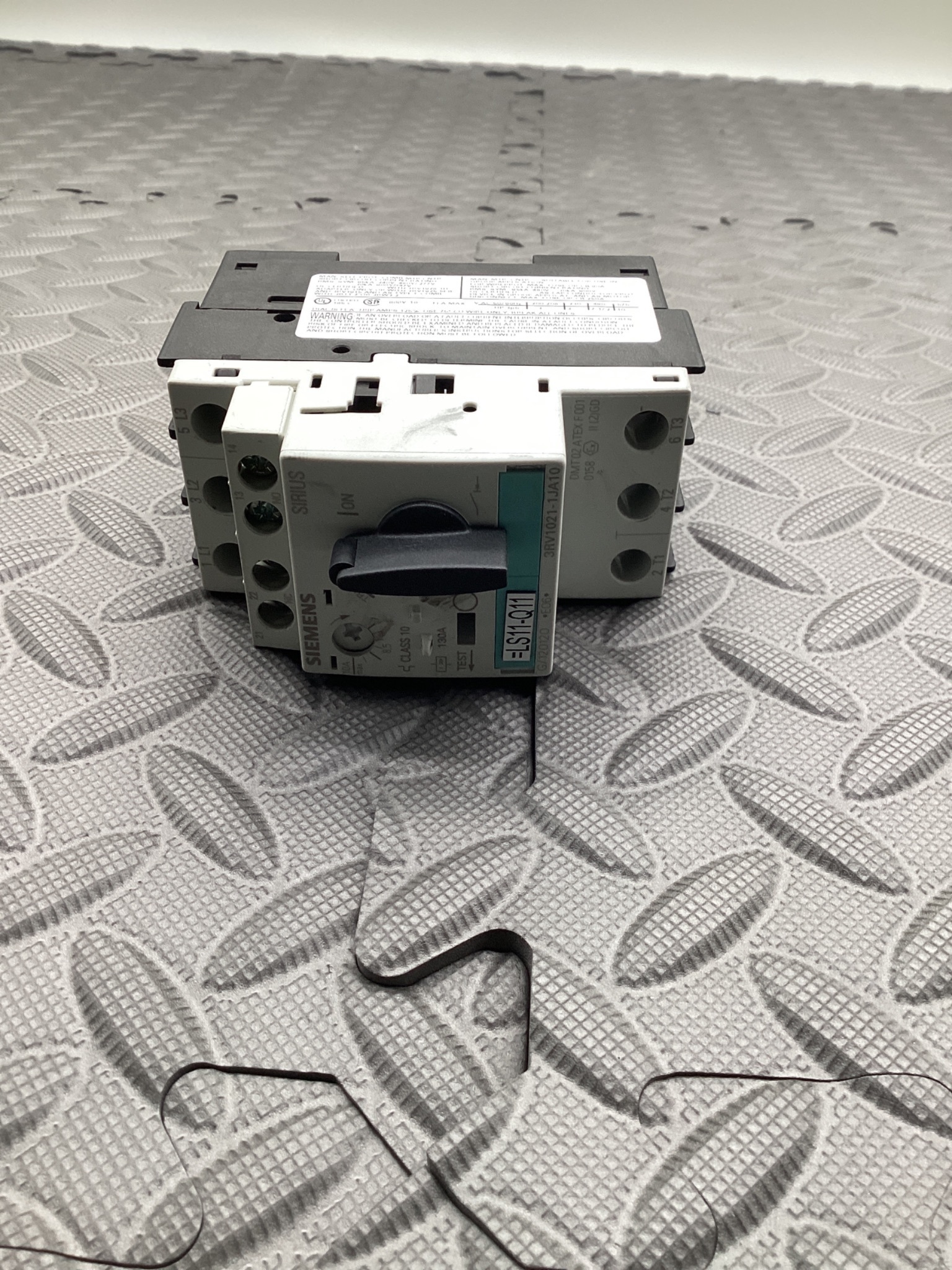 SIEMENS 3RV1021-1JA10 Motor Starter Circuit Breaker USED 4
