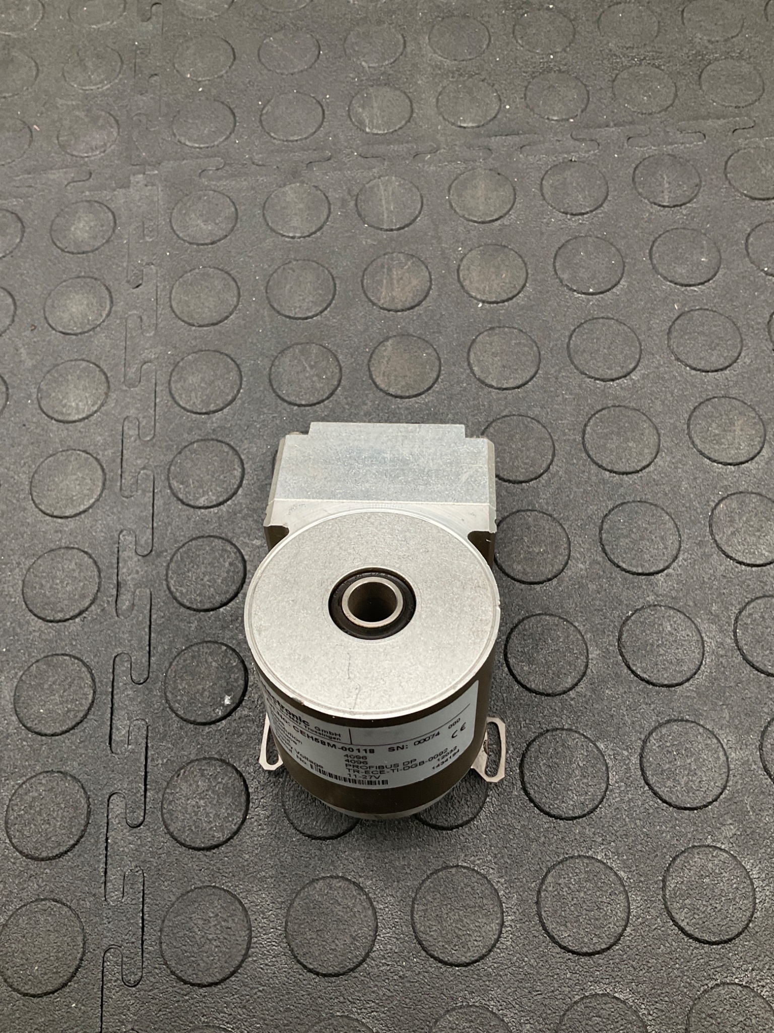 TR Electronic CEH58M-00118 Profibus-DP Rotary Encoder 58mm Shaft USED 1