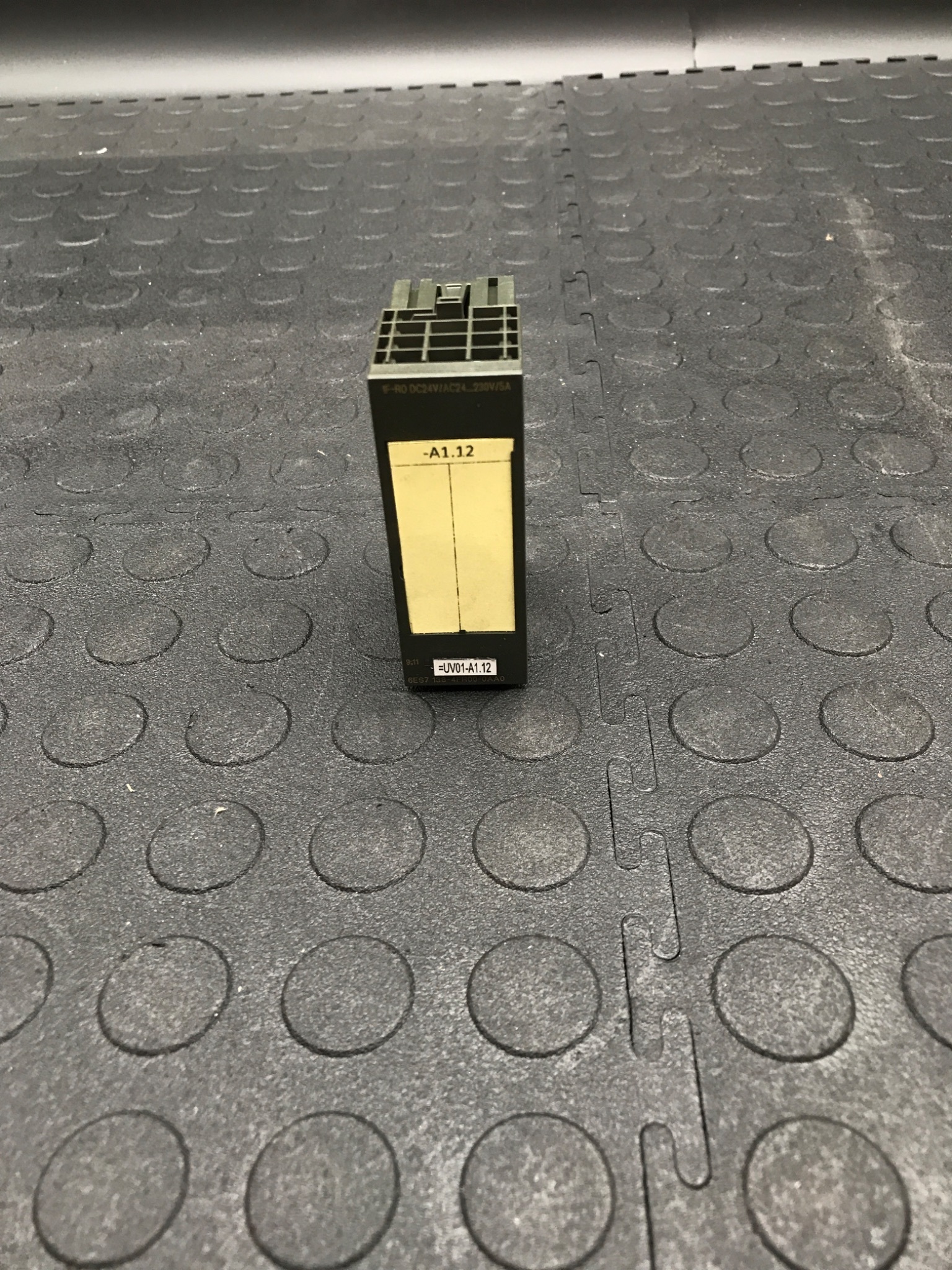 SIEMENS 6ES7-138-4FR00-0AA0 F-RO RELAY OUTPUT MODULE USED 0