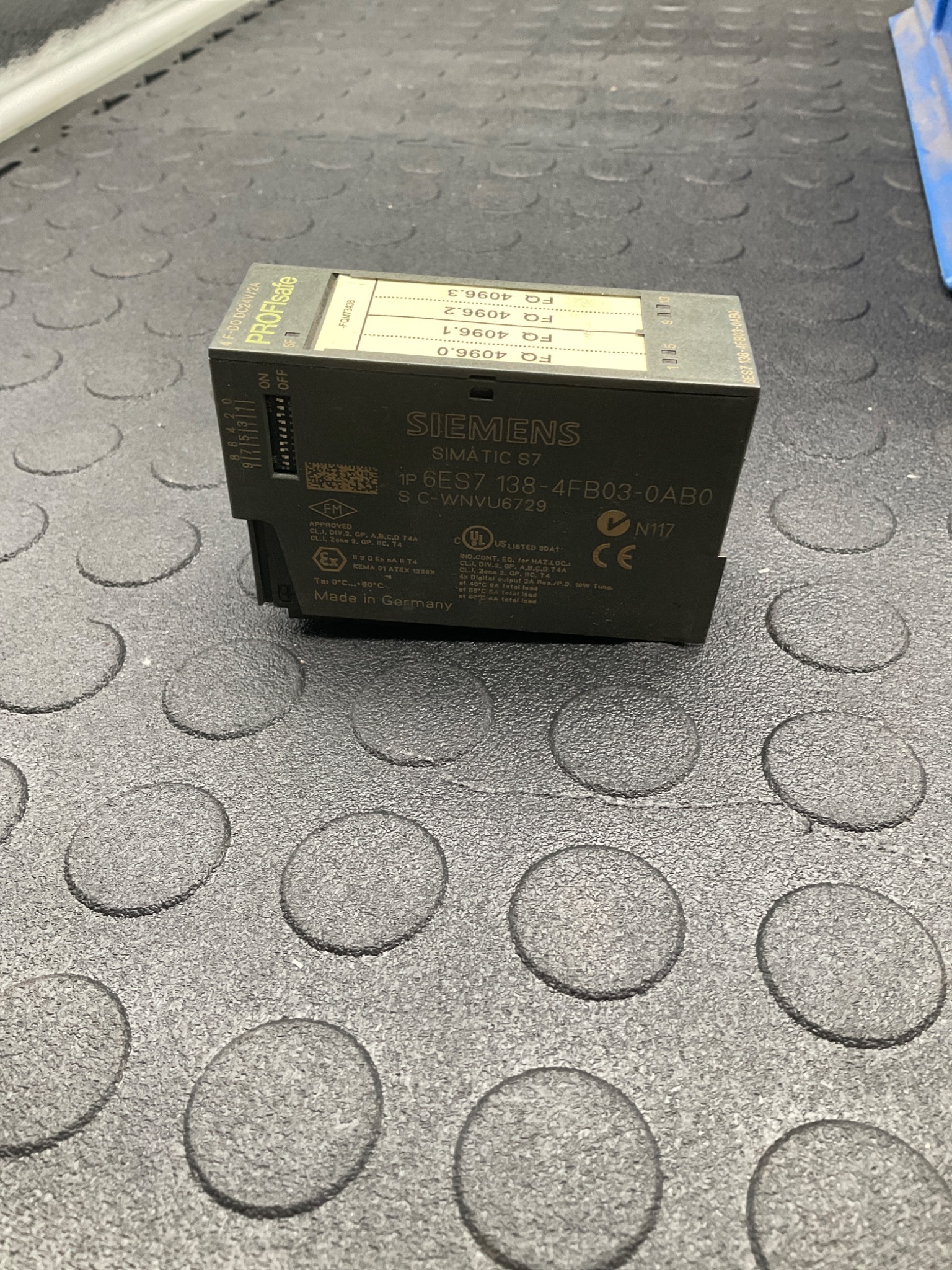 SIEMENS 6ES7 138-4FB03-0AB0 ET200S Digital Output Module 24VDC 2A USED 2