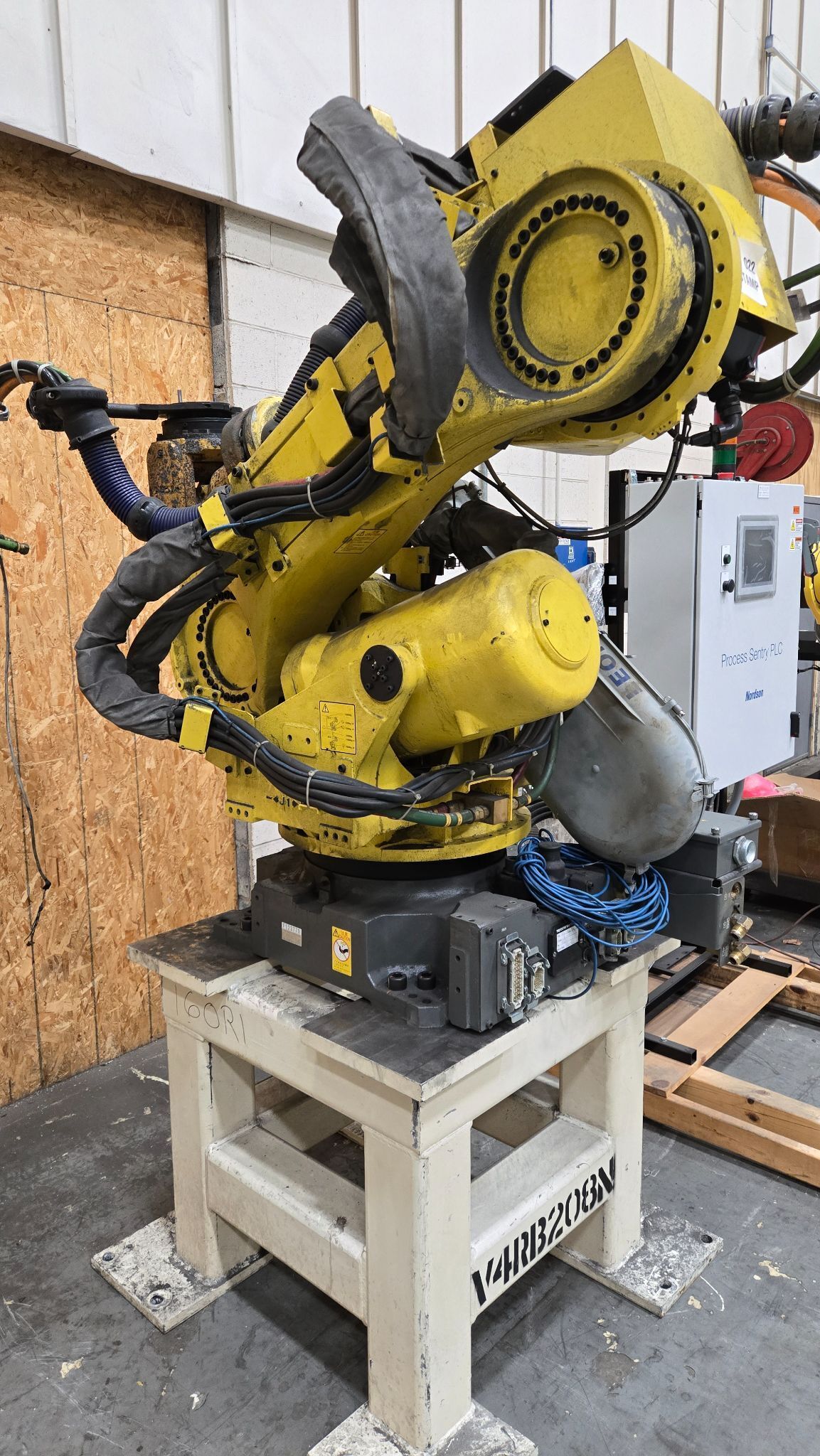 FANUC - R2000IB/210 W/ R-30IA Controls USED 2