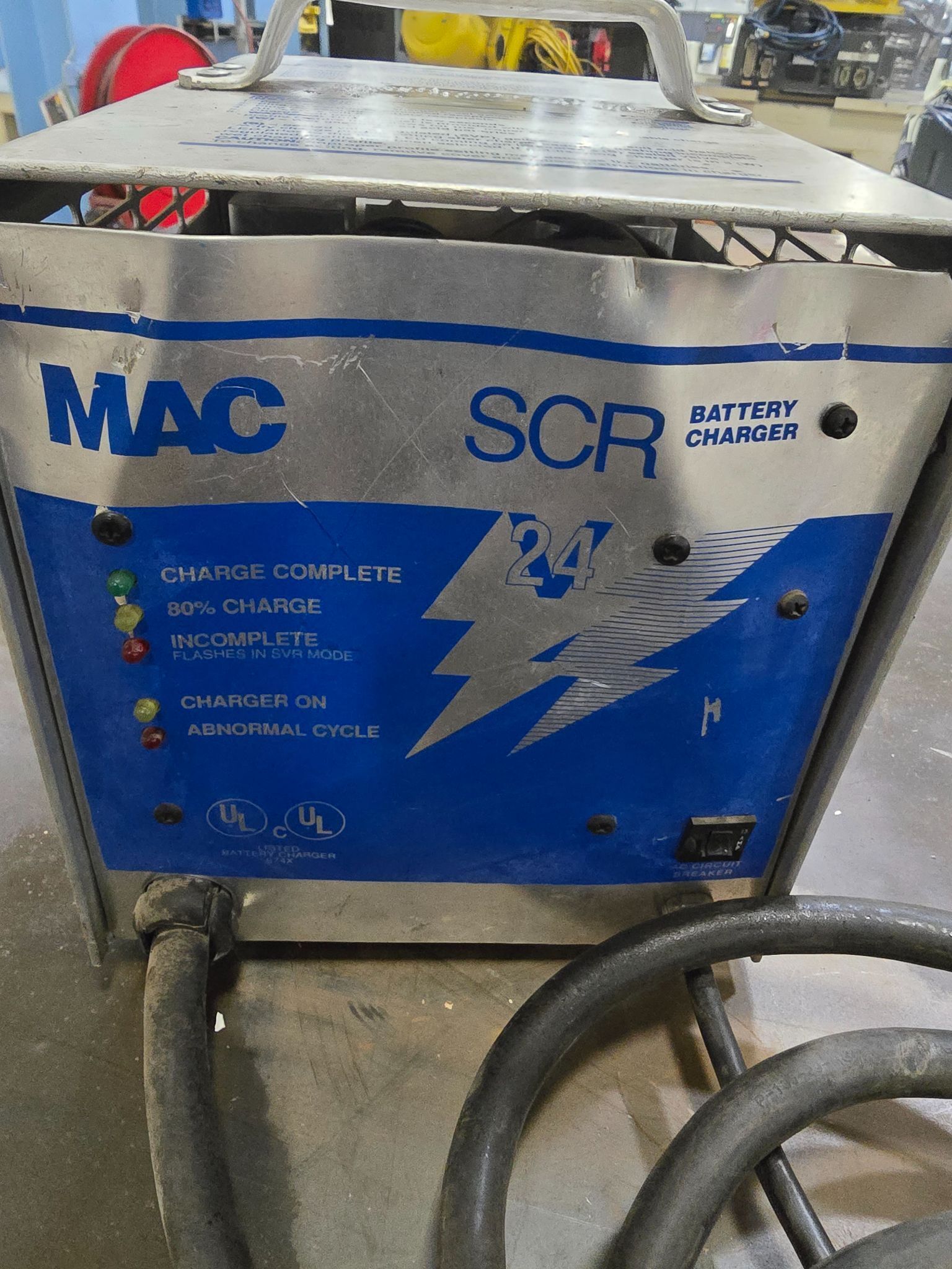 MAC SCR243017 BATTERY 10.8 AMP AC CHARGER USED 1