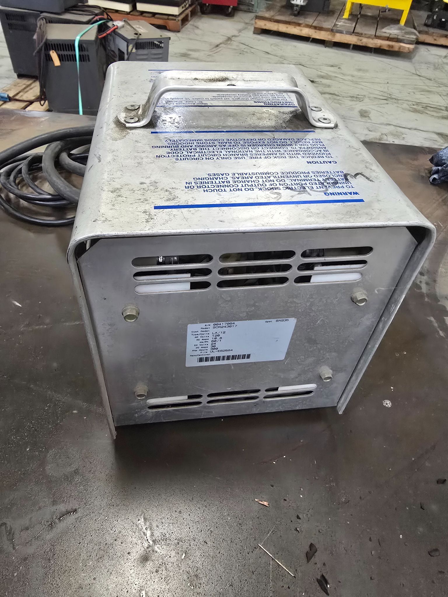 MAC SCR243017 BATTERY 10.8 AMP AC CHARGER USED 4