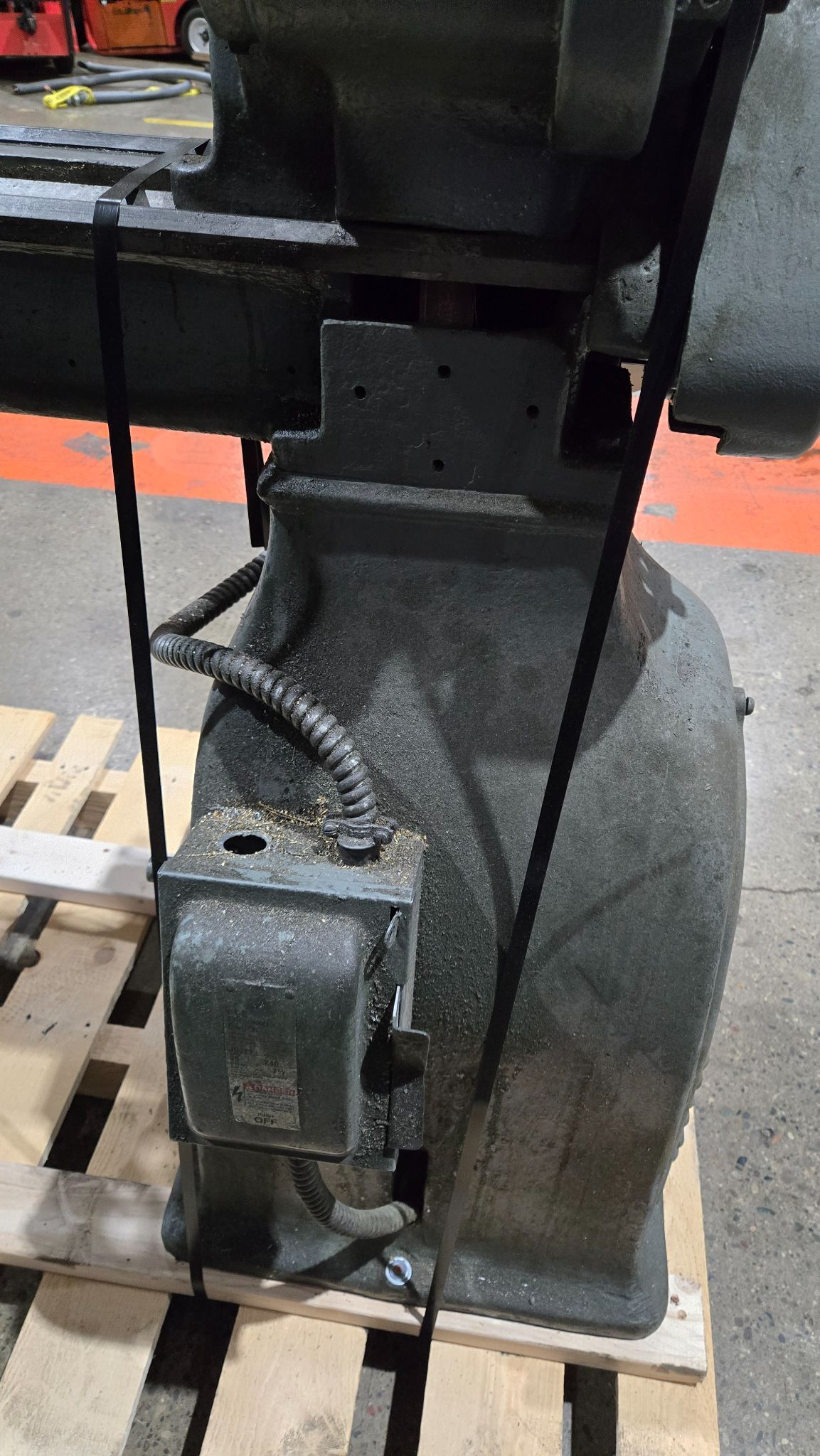 SOUTH BEND UNKNOWN MODEL 10" LATHE USED 8