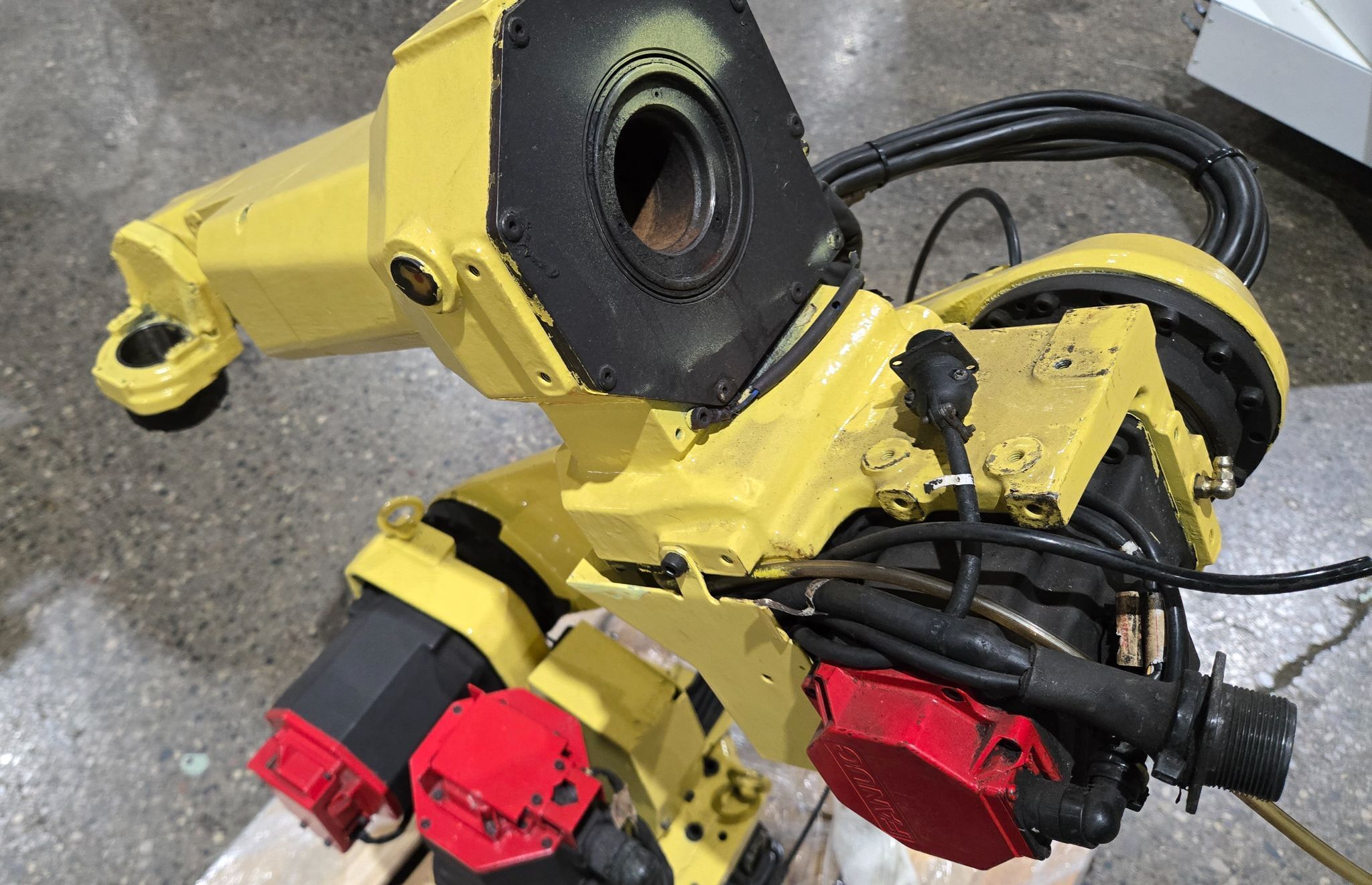 FANUC M-20IA ROBOT ARM ONLY MISSING SERVO MOTOR PARTS ONLY USED 4