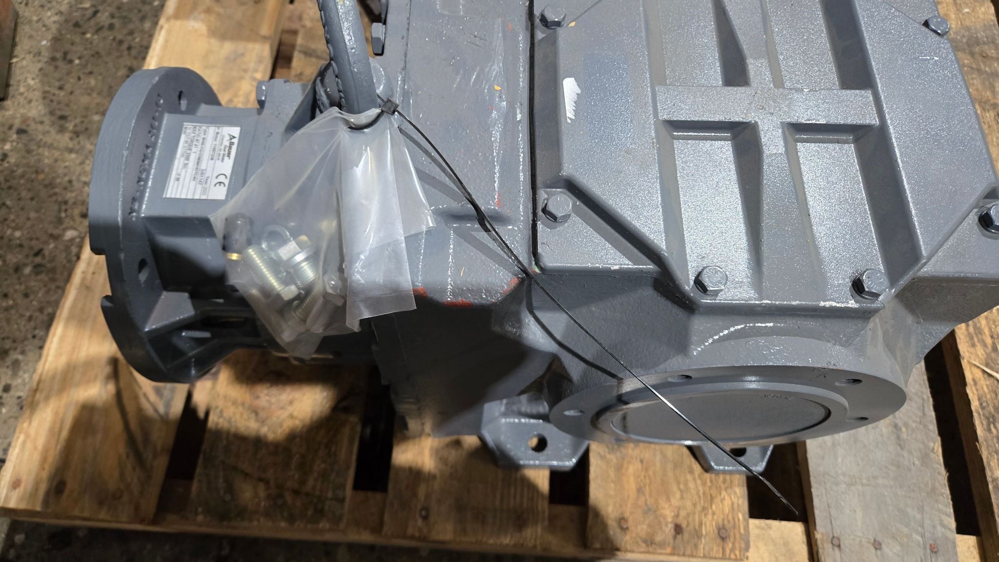 BAUER BK60-11U-C/NEMA182TC/AV BEVEL GEARED MOTOR USED 4