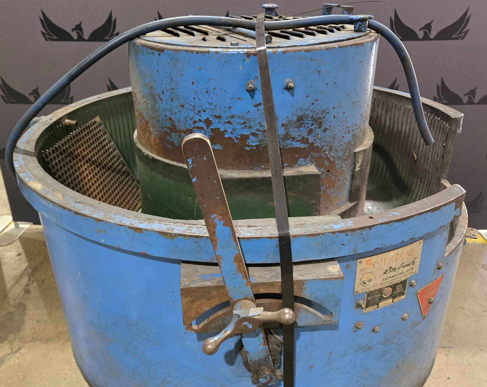 ROTO-FINISH ST-4N6A VIBRATORY PARTS FINISHER USED 1