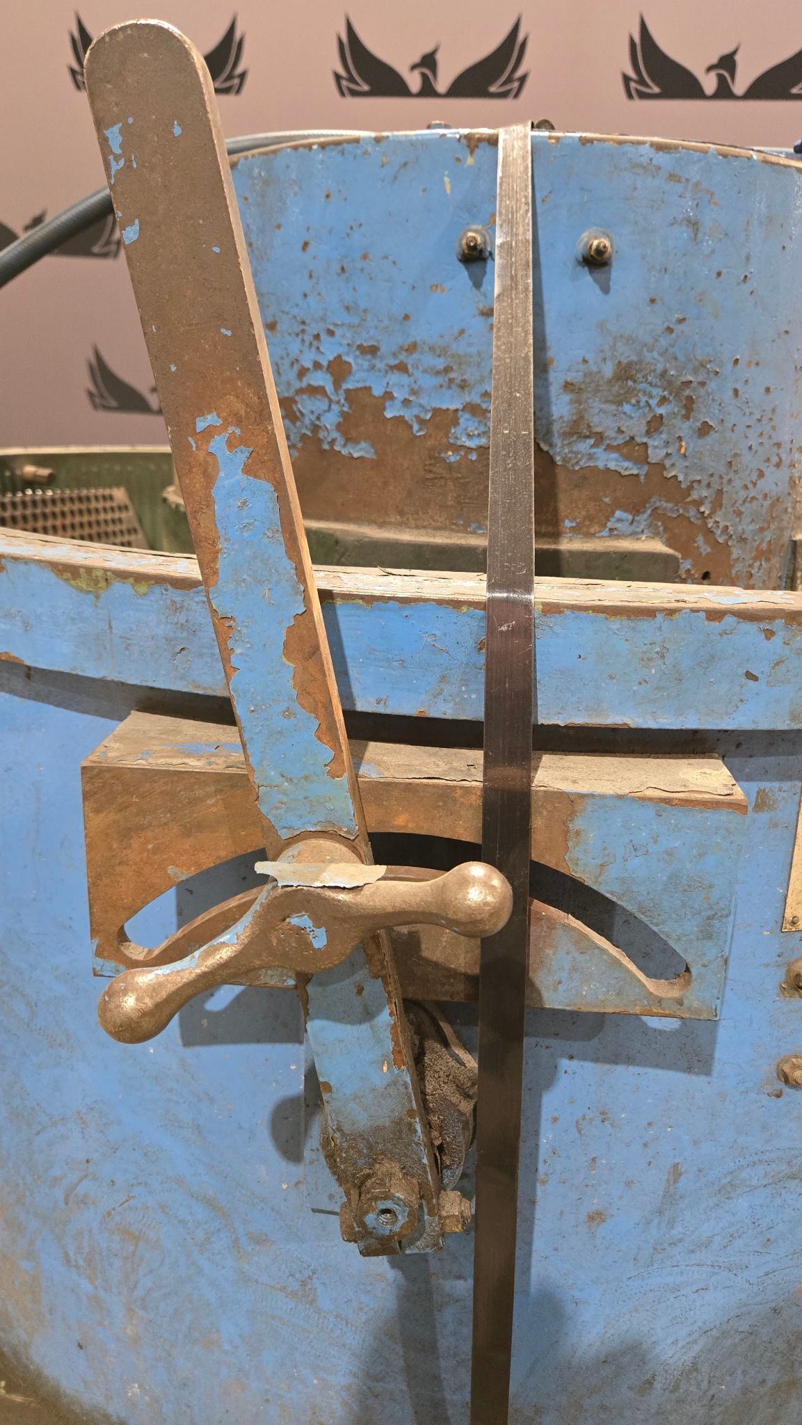 ROTO-FINISH ST-4N6A VIBRATORY PARTS FINISHER USED 4