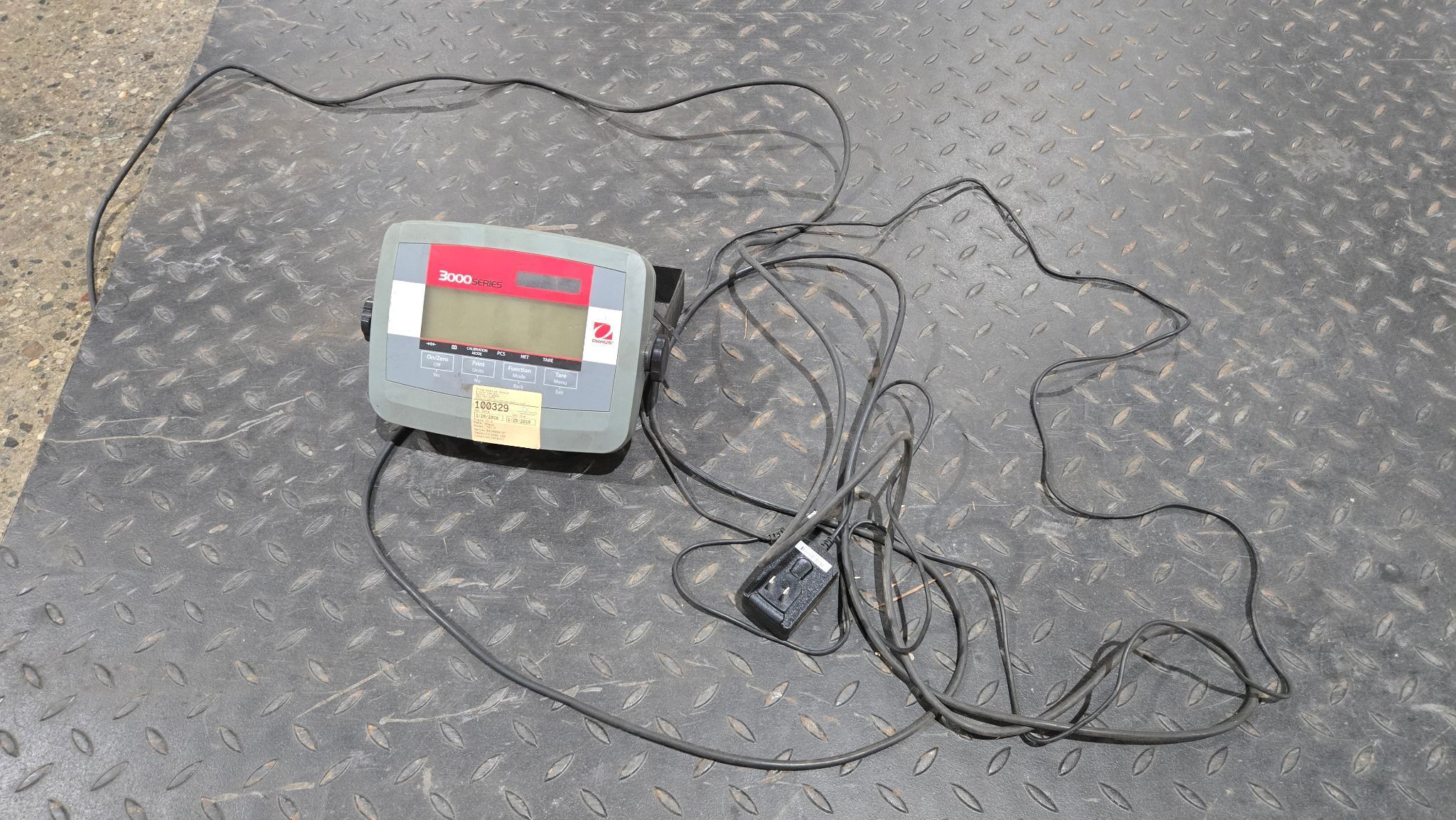 OHAUS VN5000X FLOOR SCALE 5000LB CAPACITY MISSING FOOT USED 1
