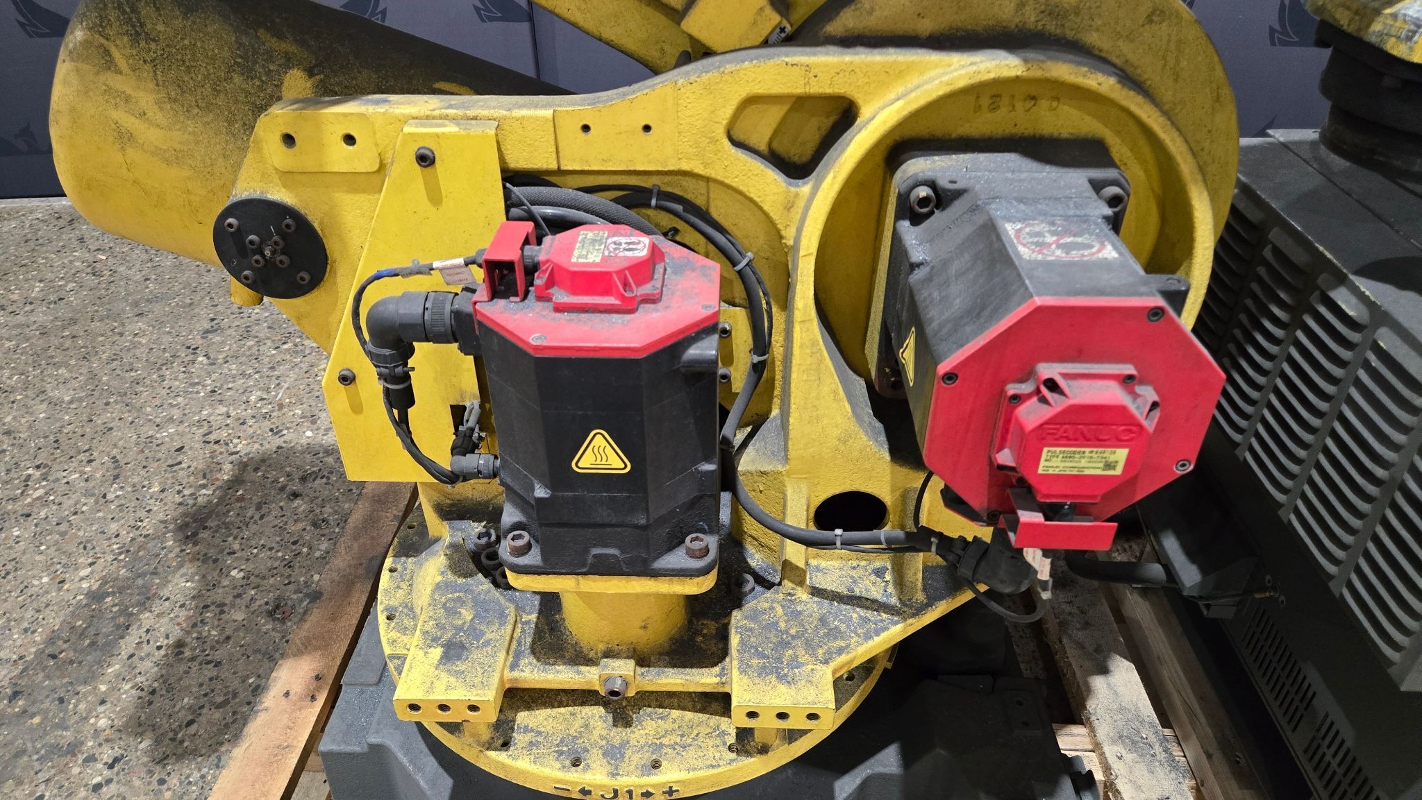 FANUC R-2000IB/210F + R30IB ROBOT ARM AND CONTROL CABINET USED 2