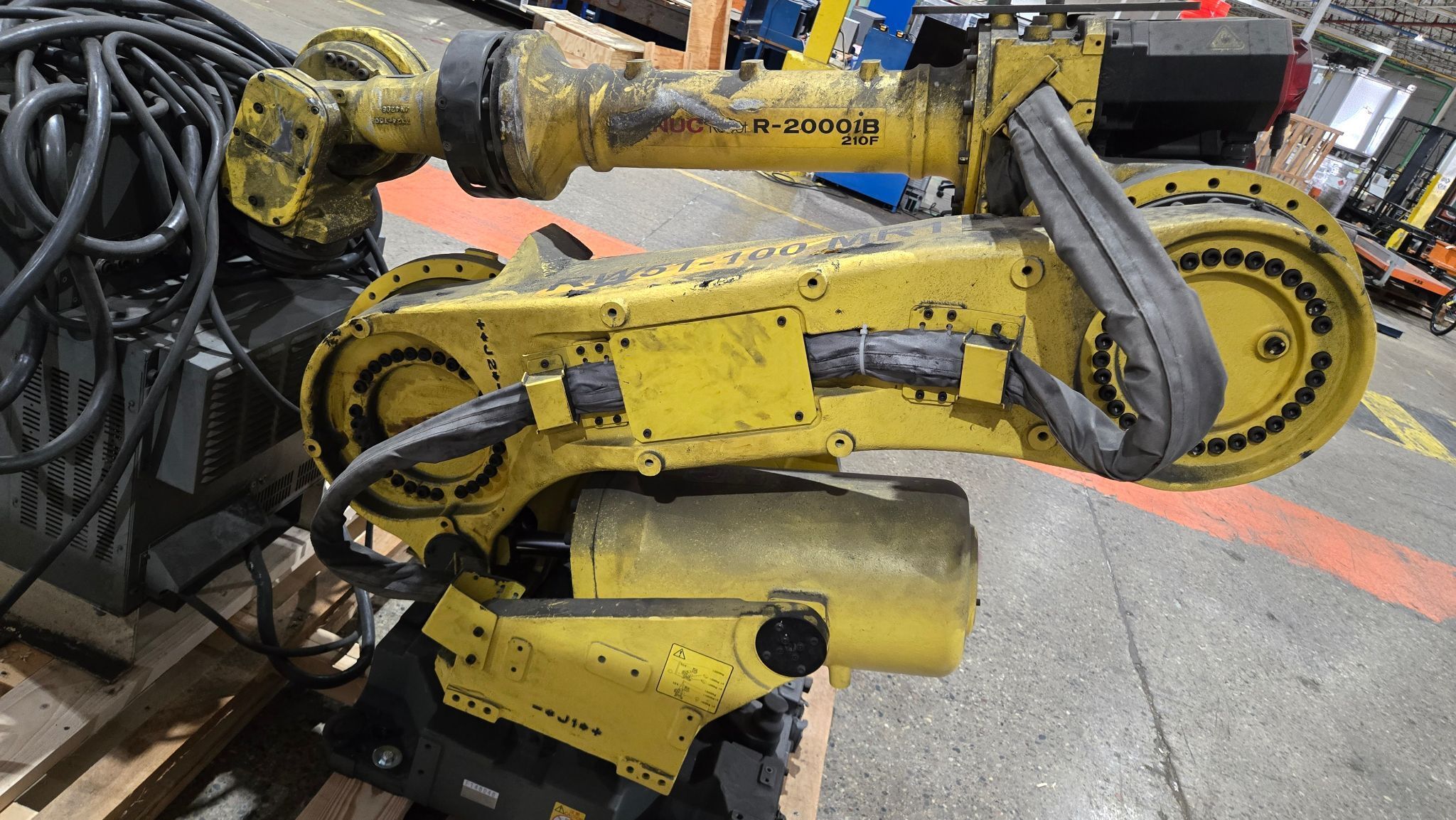 FANUC R-2000IB/210F + R30IB ROBOT ARM AND CONTROL CABINET USED 6