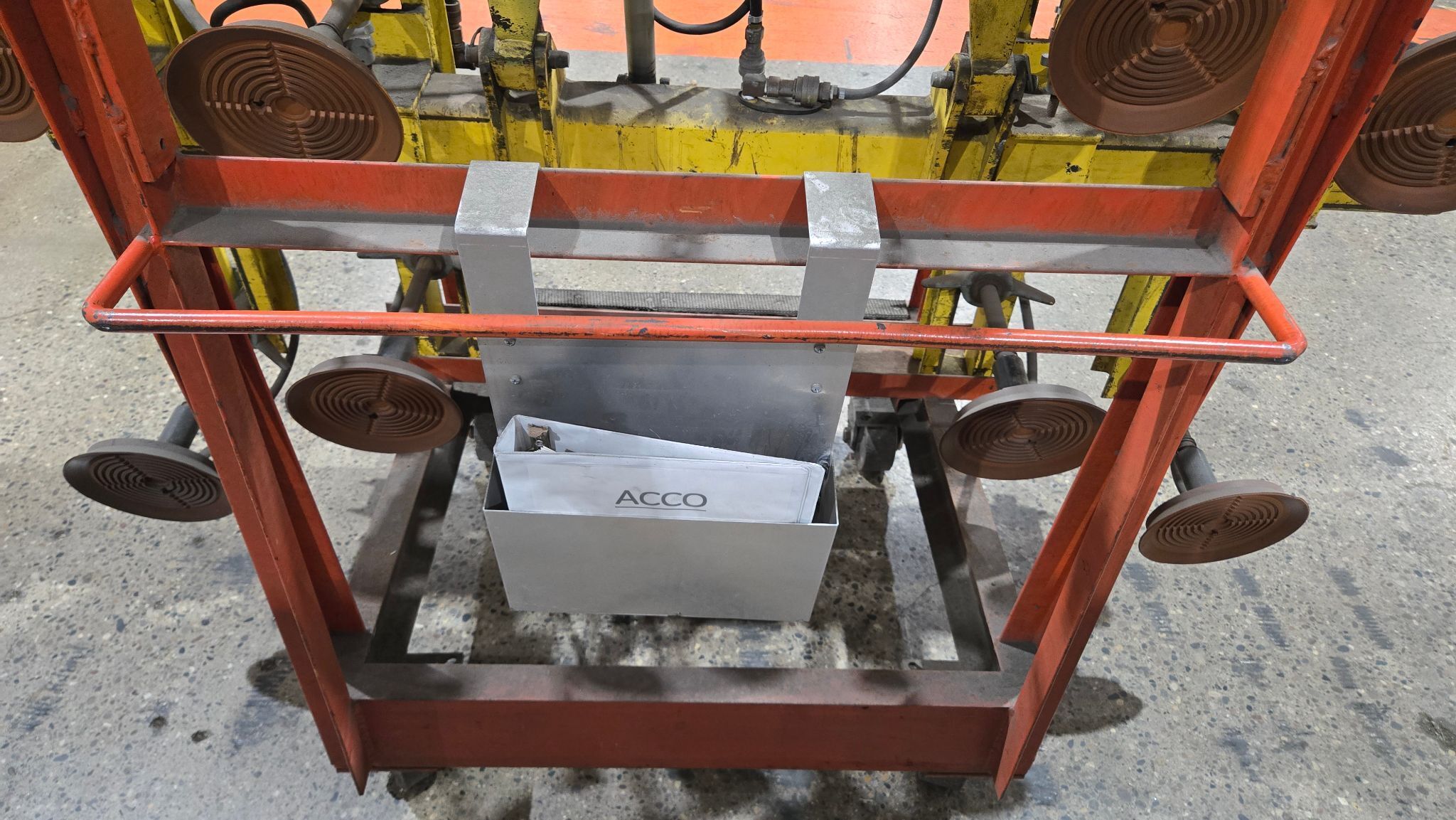 ACCO 1600-6-4-4-12-B8M VACCUUM LIFT ASSIST FOR PANELS USED 7