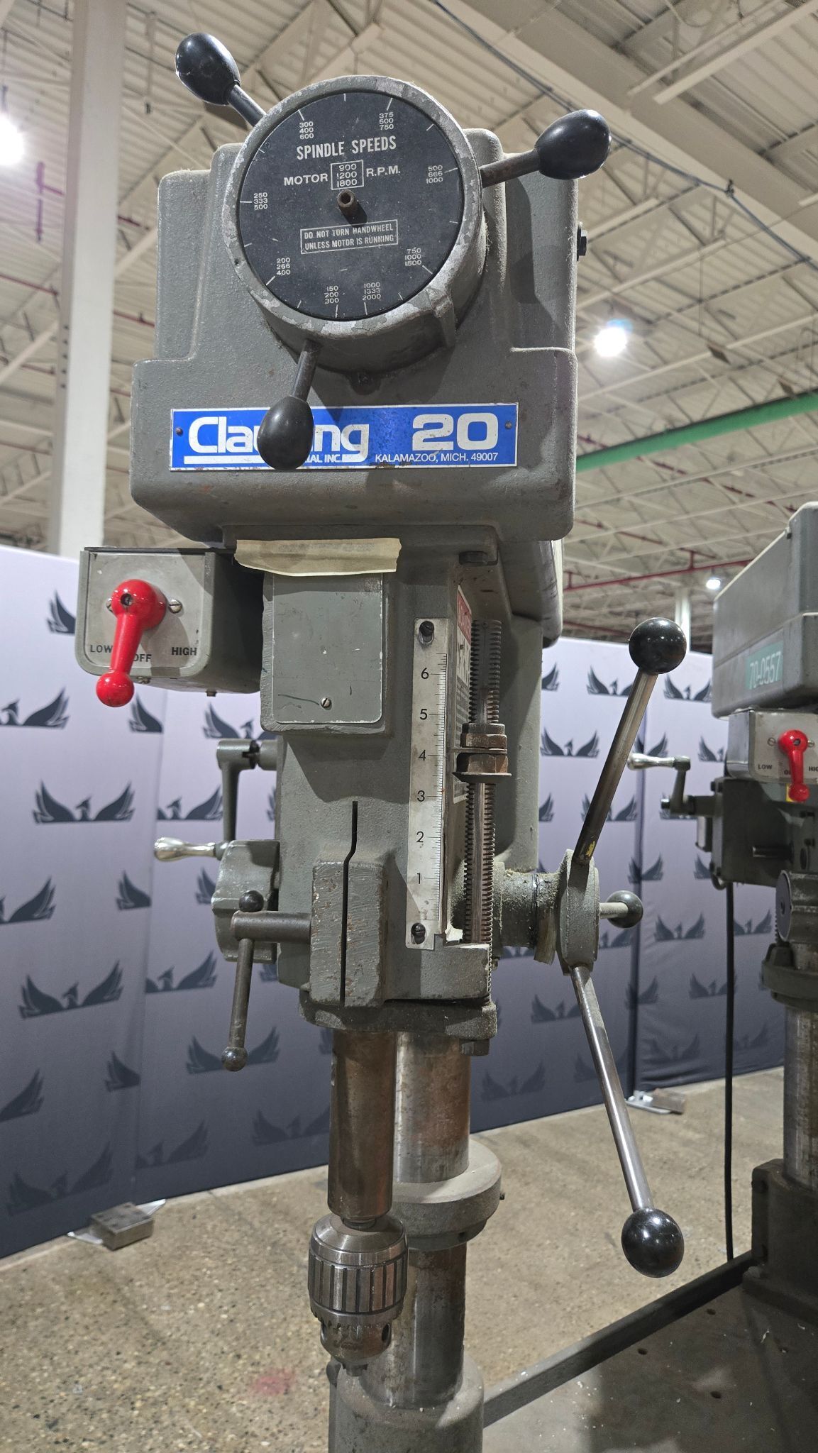 CLAUSING 2286 1.5 HP TRIPLE HEAD DRILL PRESS WITH CONVEYOR SYSTEM USED 1