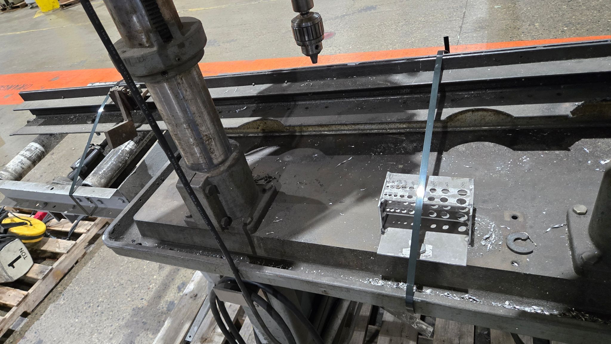 CLAUSING 2286 1.5 HP TRIPLE HEAD DRILL PRESS WITH CONVEYOR SYSTEM USED 5