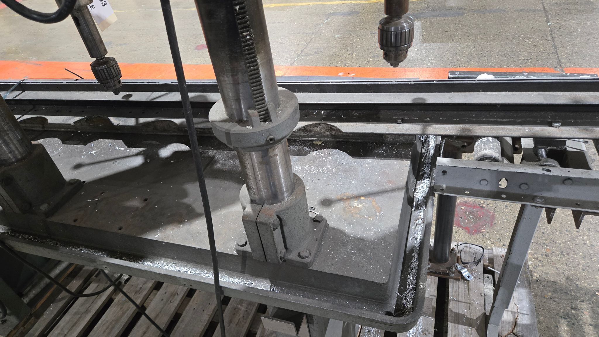 CLAUSING 2286 1.5 HP TRIPLE HEAD DRILL PRESS WITH CONVEYOR SYSTEM USED 6