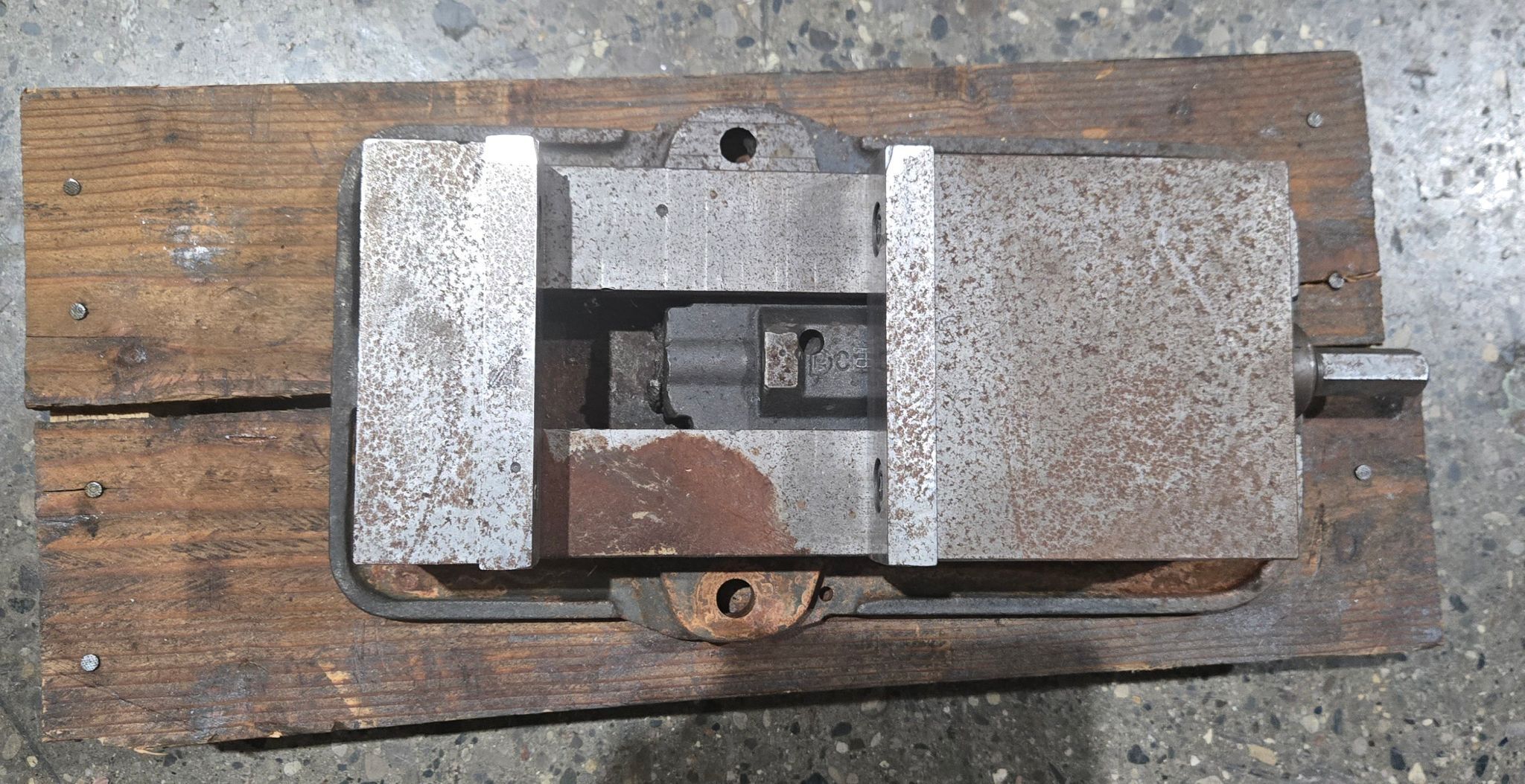 KURT ANG LOCK TABLETOP VICE USED 1