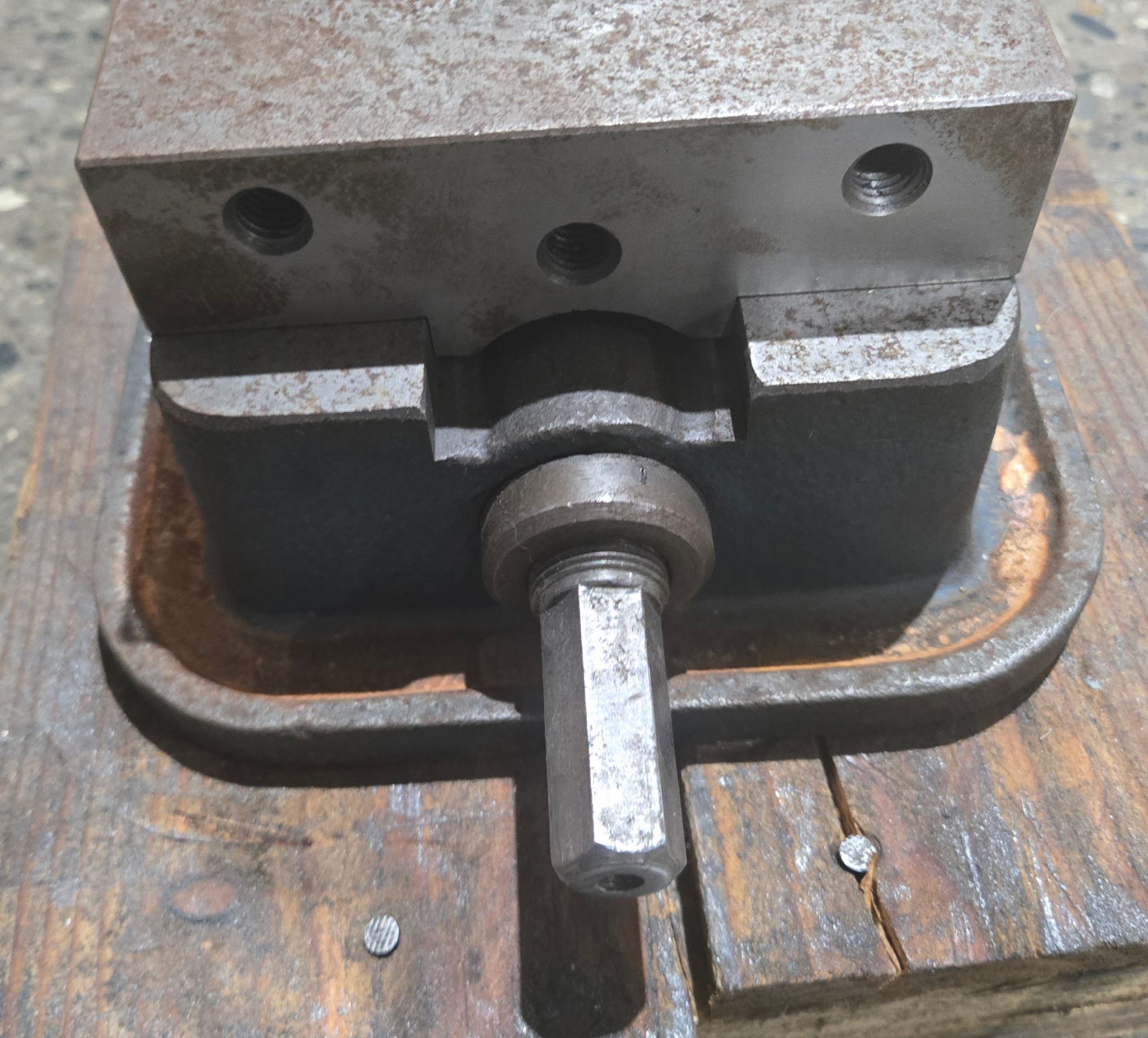 KURT ANG LOCK TABLETOP VICE USED 4