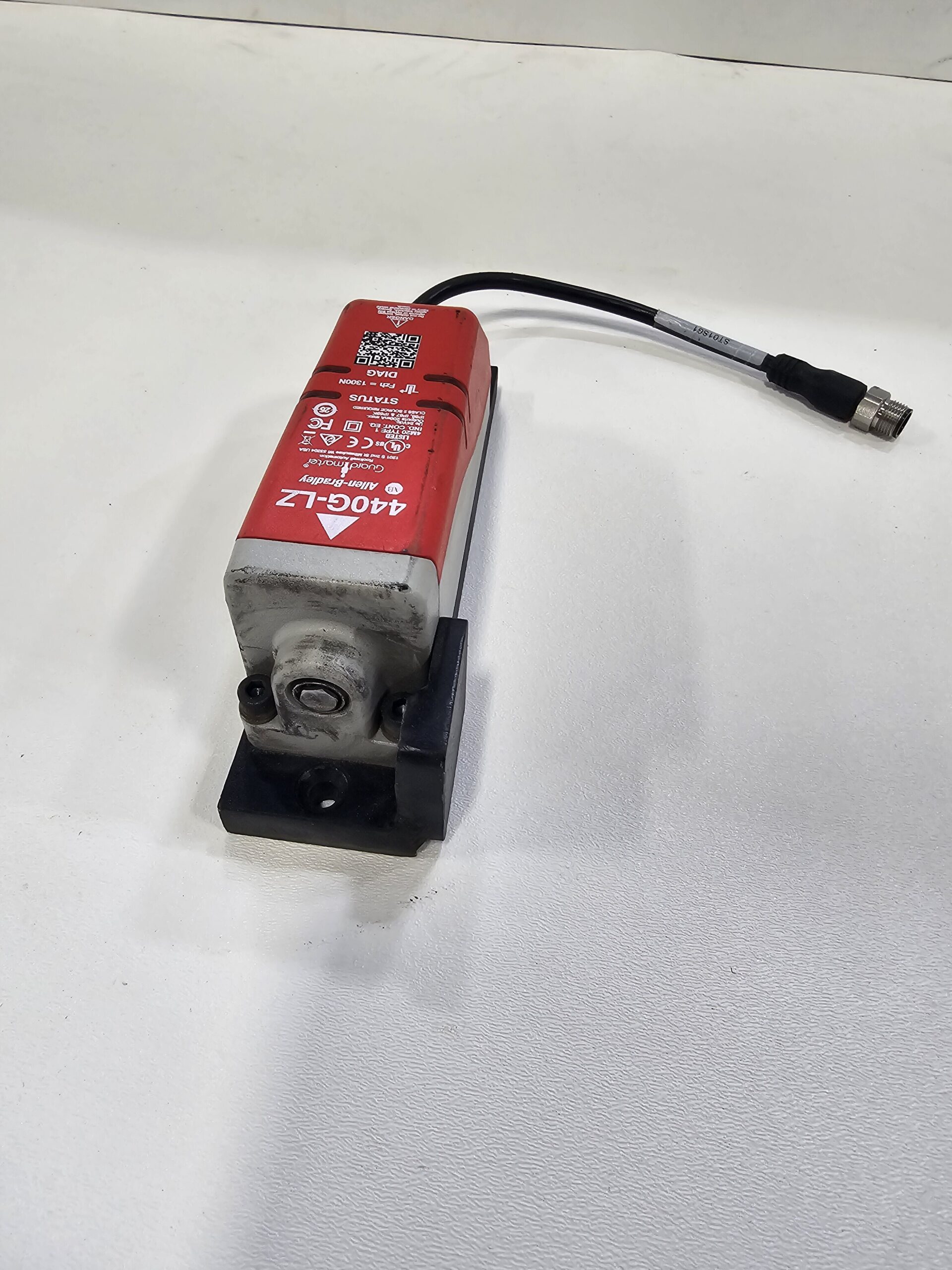 ALLEN-BRADLEY 440G-LZ SAFETY SWITCH USED 1