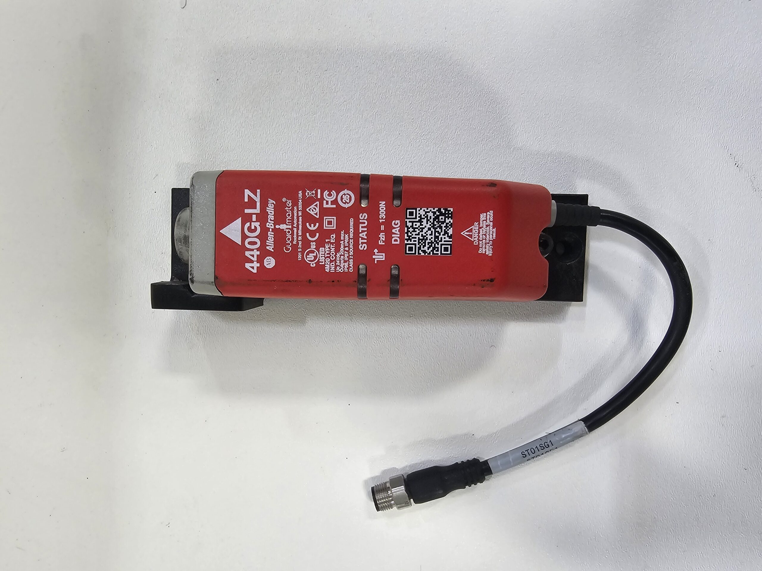 ALLEN-BRADLEY 440G-LZ SAFETY SWITCH USED 2