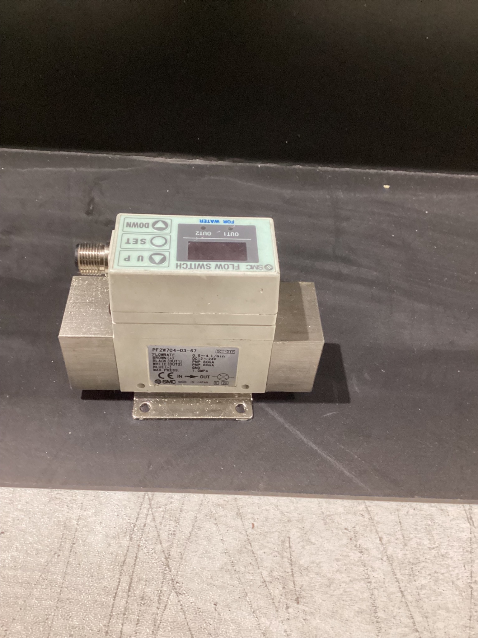 SMC FLOW SWITCH PF2W704-03-67 USED 2