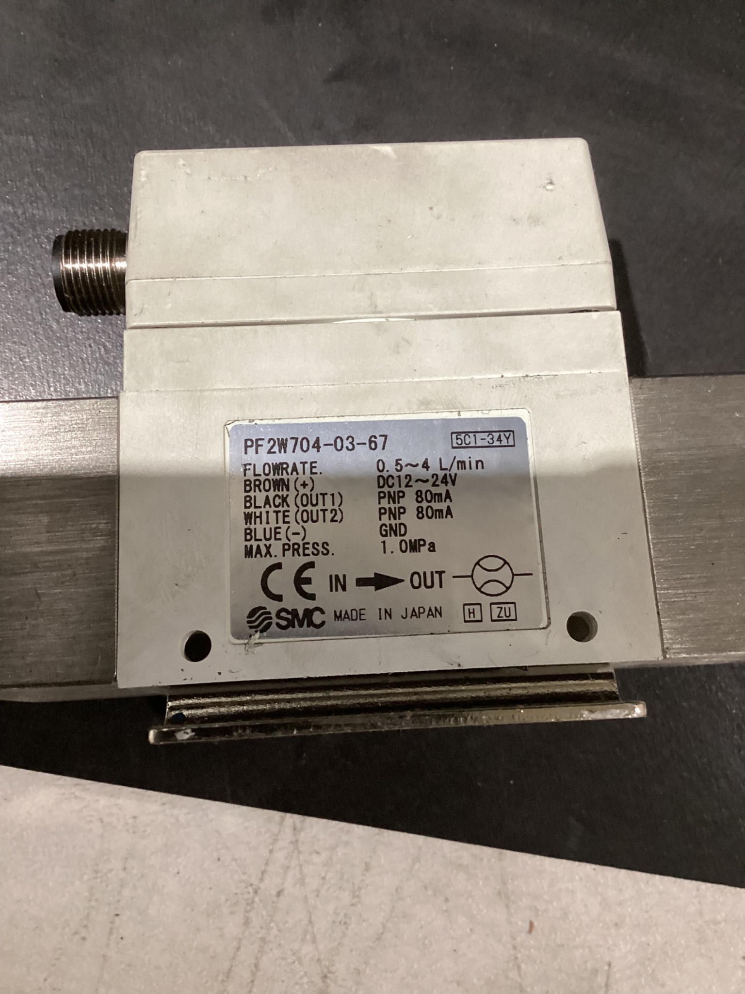 SMC FLOW SWITCH PF2W704-03-67 USED 3