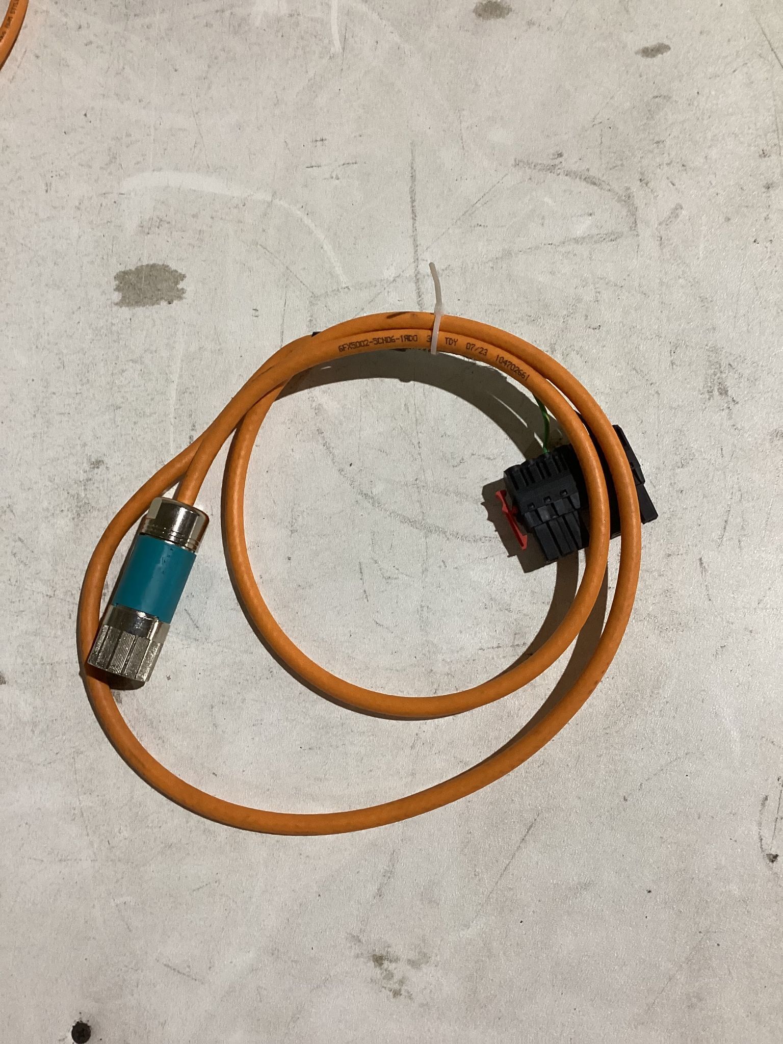 SIEMENS 6FX5002-5CND6-1AD0 MOTOR POWER CABLE 6M USED 0