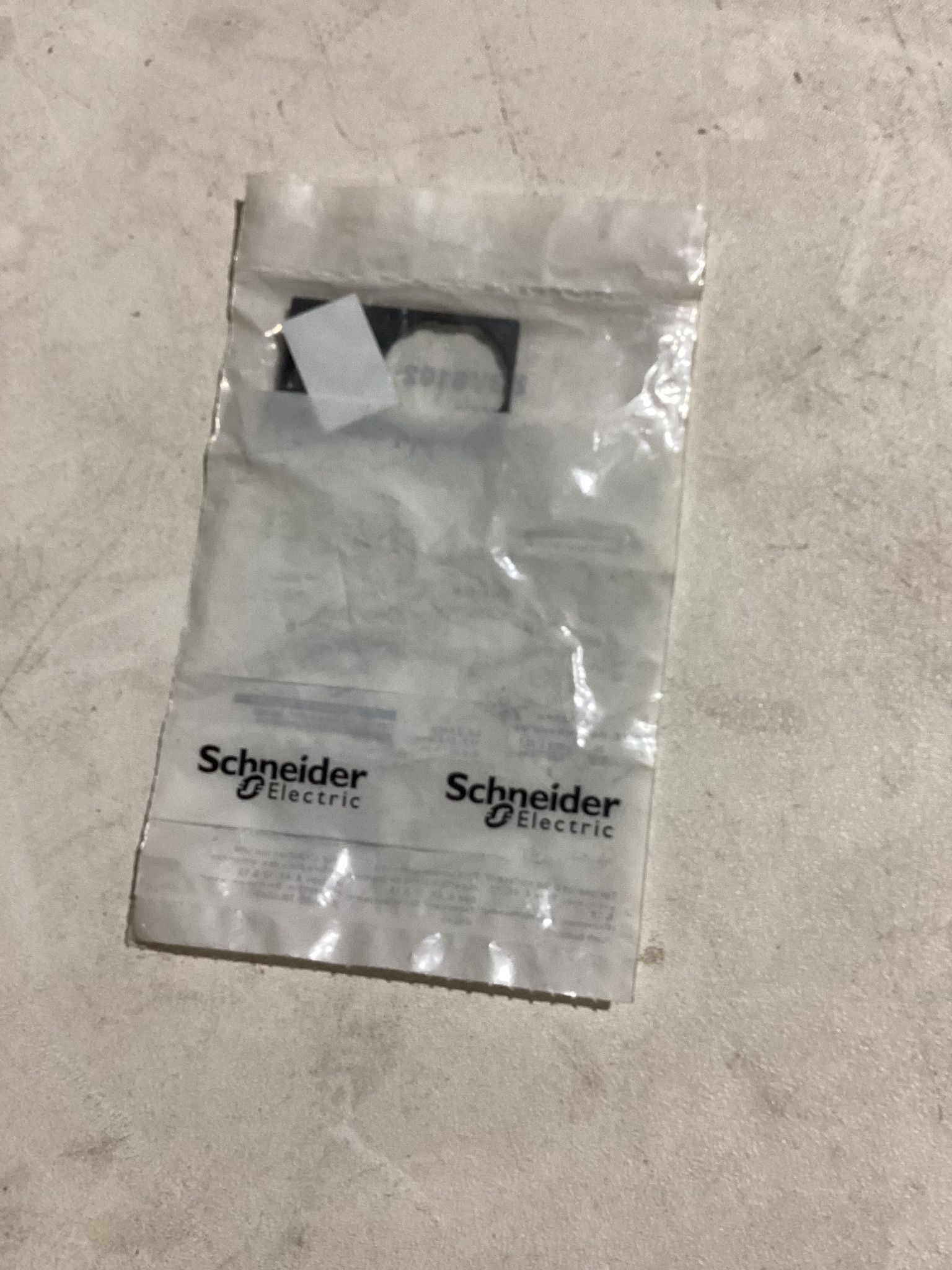 SCHNEIDER ZBY6102 LEGEND HOLDER FOR PUSH BUTTON USED 0