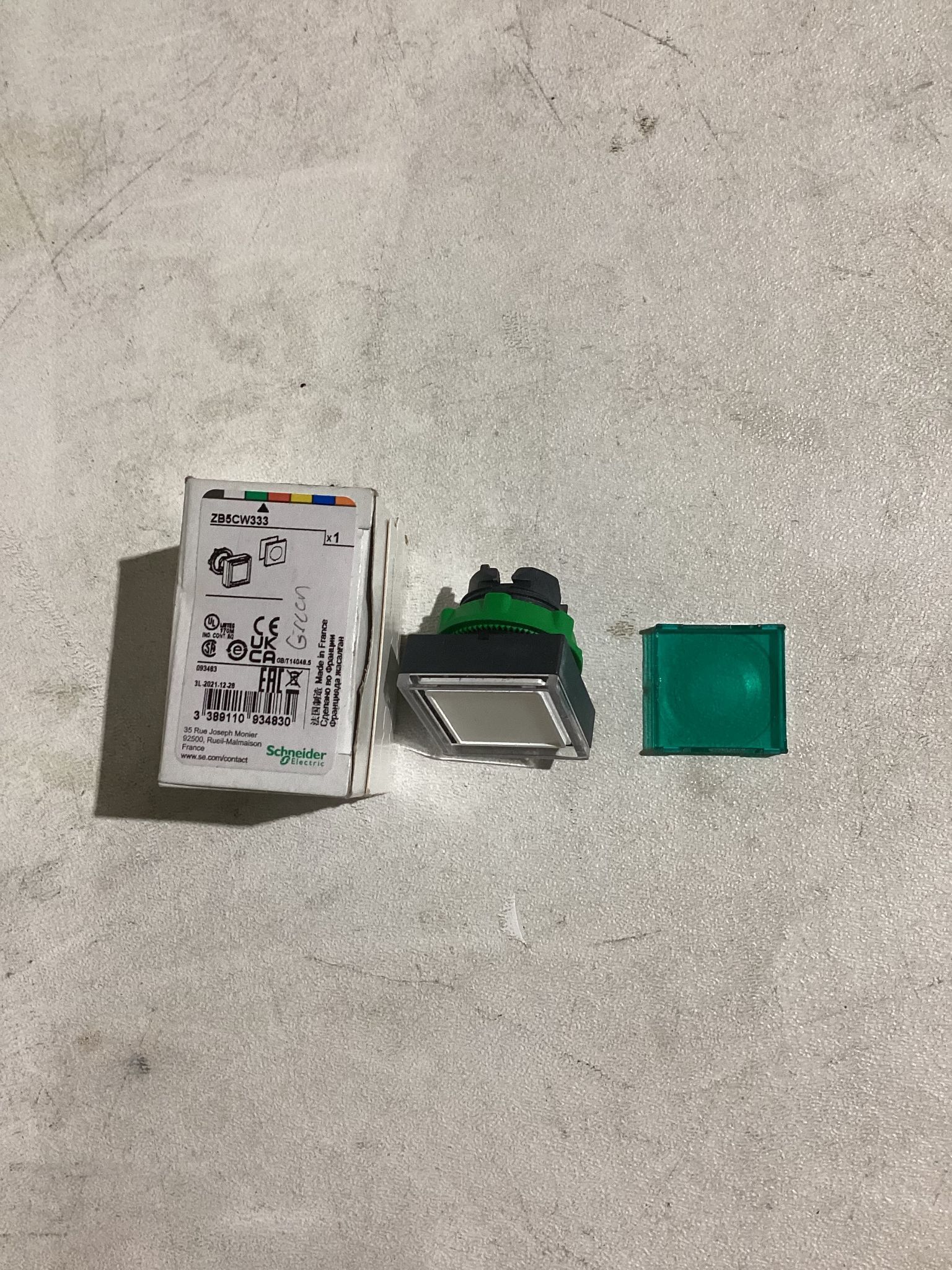 SCHNEIDER ZB5CW333 GREEN LED PUSH BUTTON 24V 22MM NEW 0