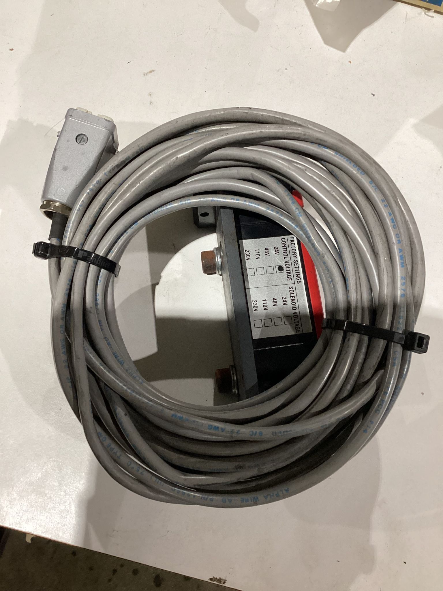 CASTELL INTERLOCKS STOP24 TRAPPED KEY SAFETY SWITCH USED 1
