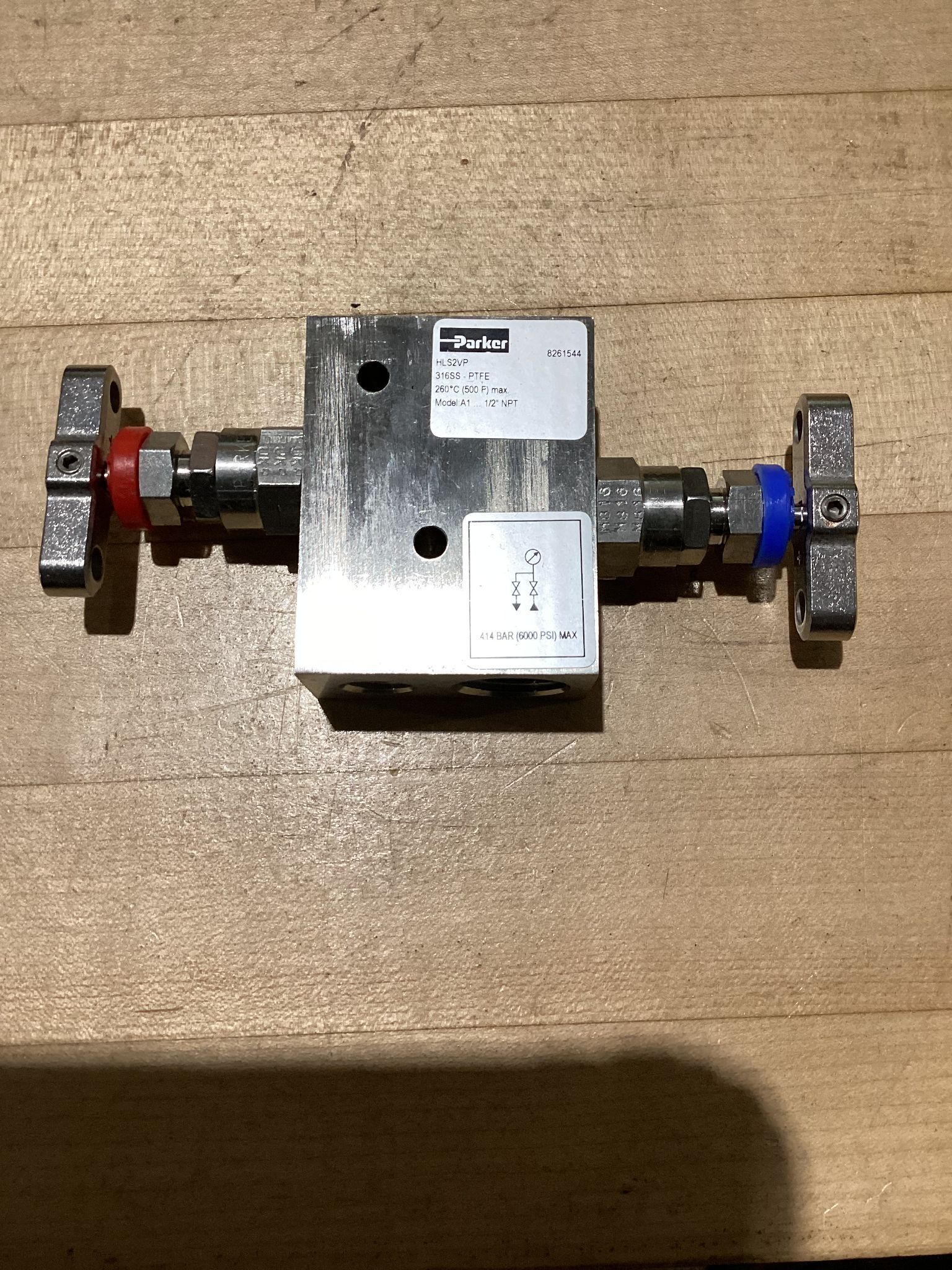 PARKER HLS2VP 2-VALVE MANIFOLD STAINLESS STEEL 6000 PSI USED 1