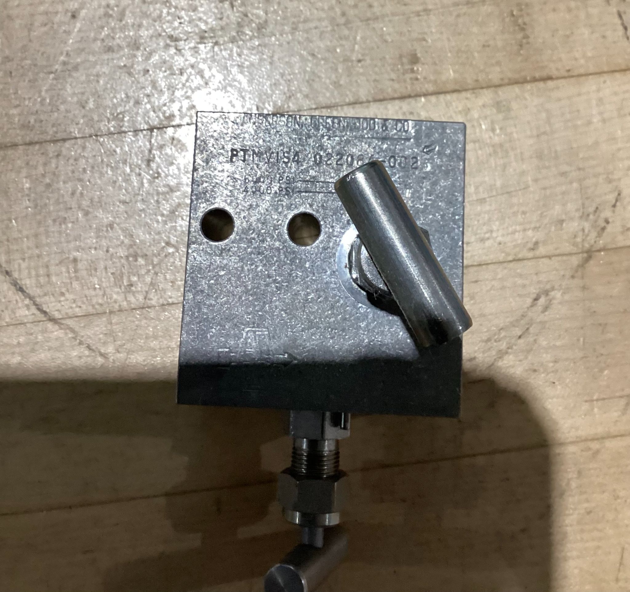 TYCO PTMVIS-402-2084-002 2-VALVE MANIFOLD FOR PRESSURE TRANSMITTER USED 0