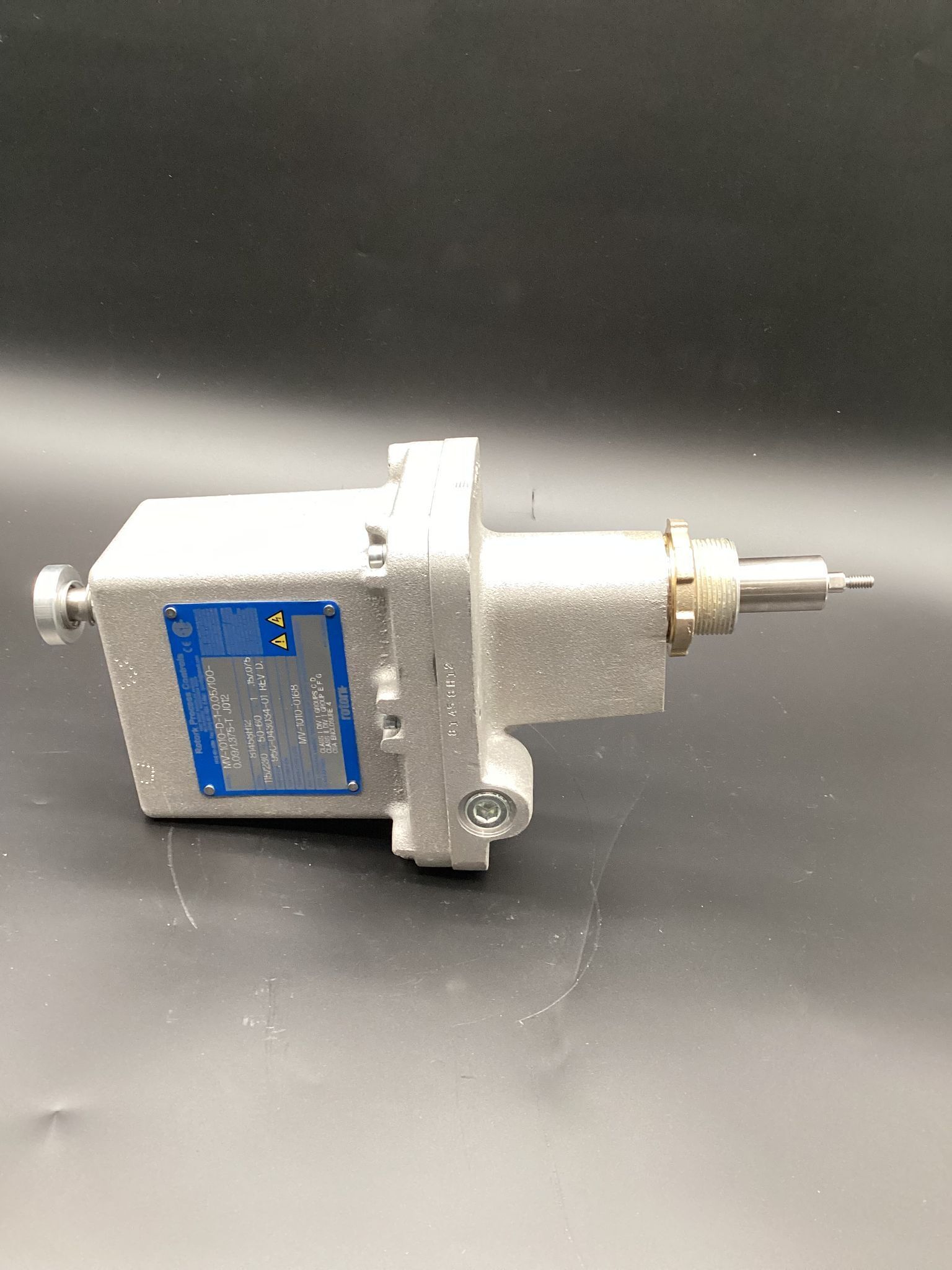 ROTORK MV-1010-D-1-0.05/100-0.09-1.375-TJ012 PNEUMATIC LINEAR ACTUATOR USED 1