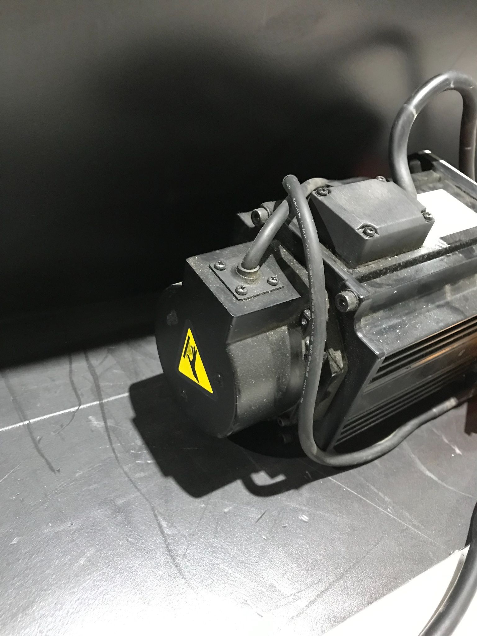 NACHI SERVO MOTOR MQMA202T4V3 USED 2
