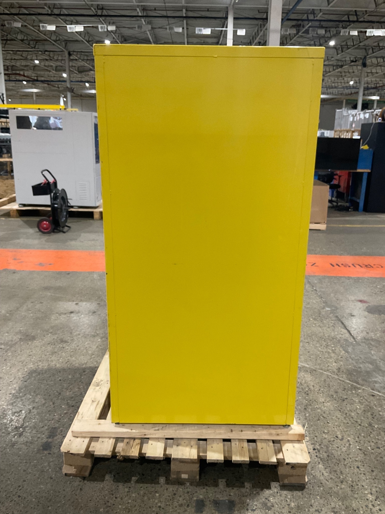 GLOBAL INDUSTRIAL BM60 Safety Cabinet for Flammable Materials USED 6