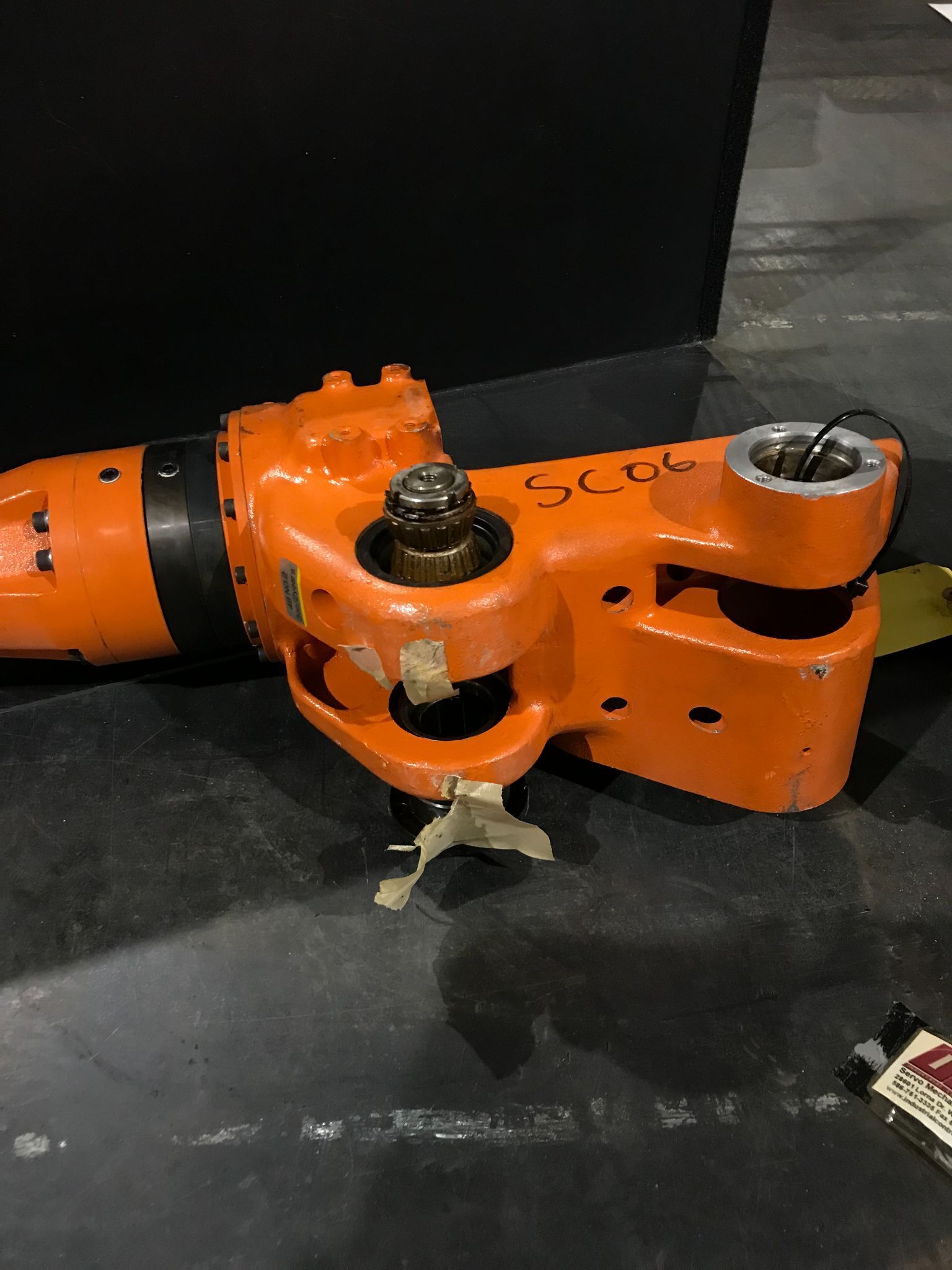 NACHI ROBOT ARM AND WRIST ASSEMBLY USED 1