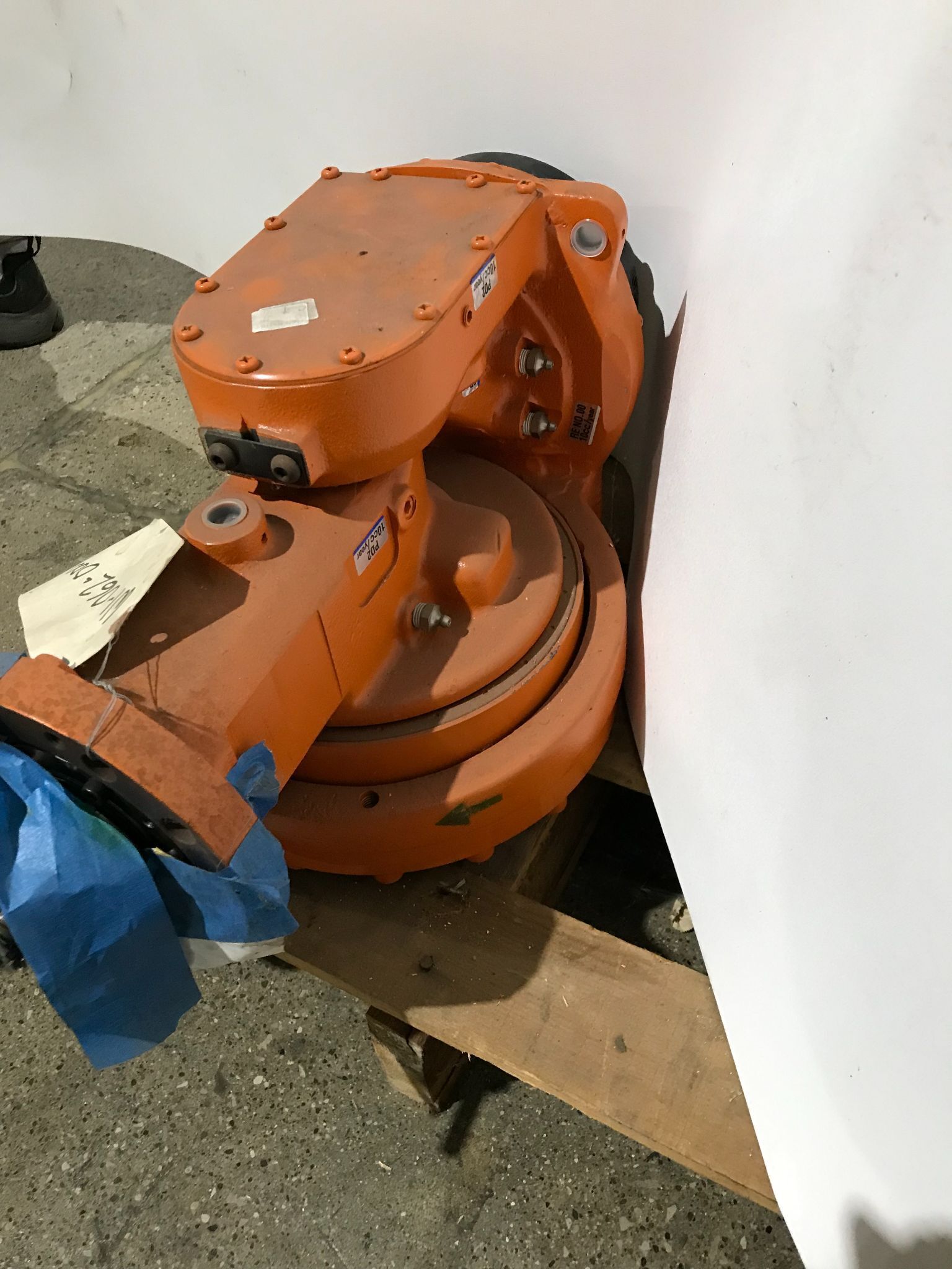 NACHI SP-W1-008 ROBOT WRIST ASSEMBLY USED 2