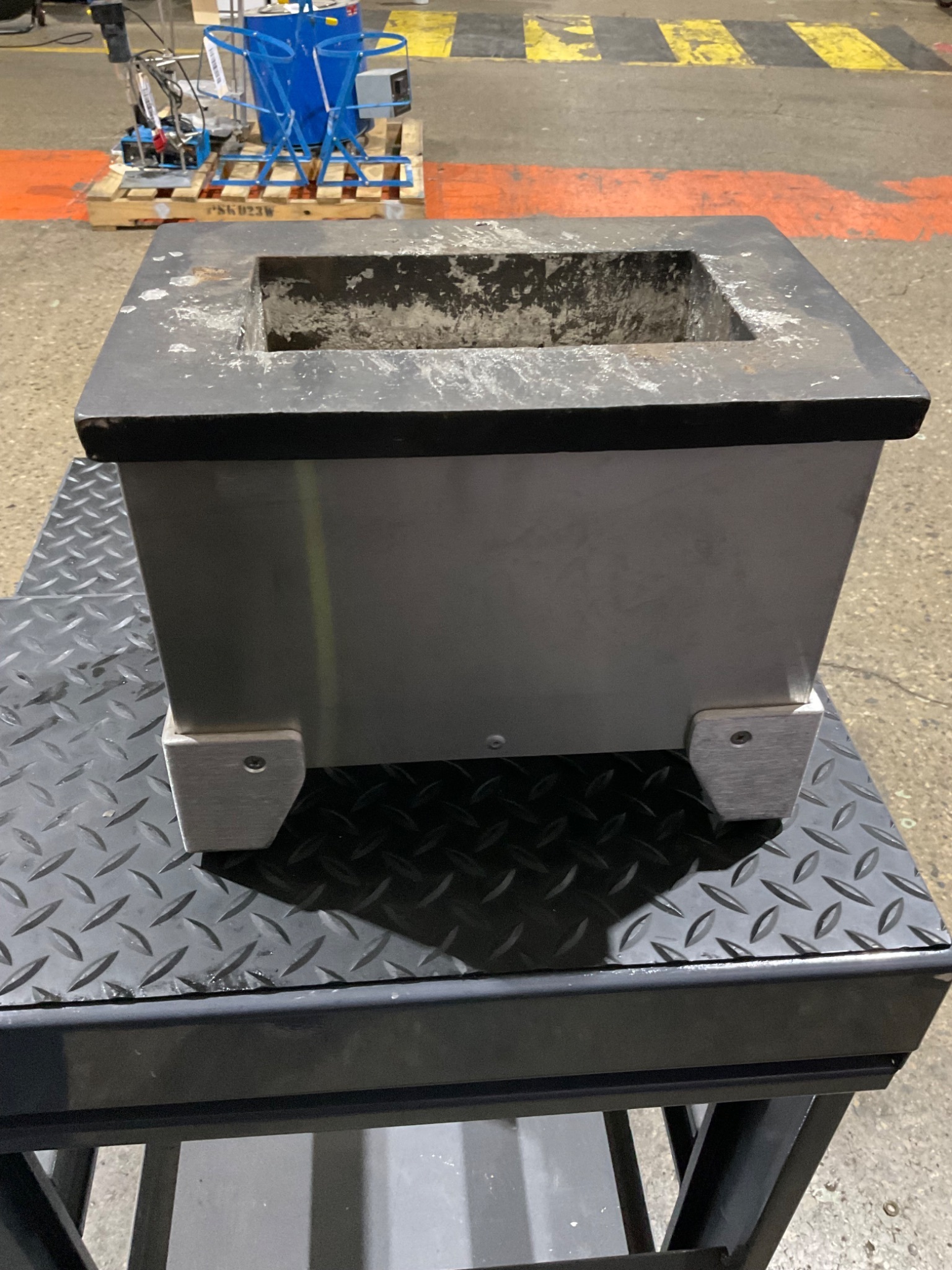 RITEHETE VSL 22-QUART ELECTRIC FORGE USED 4