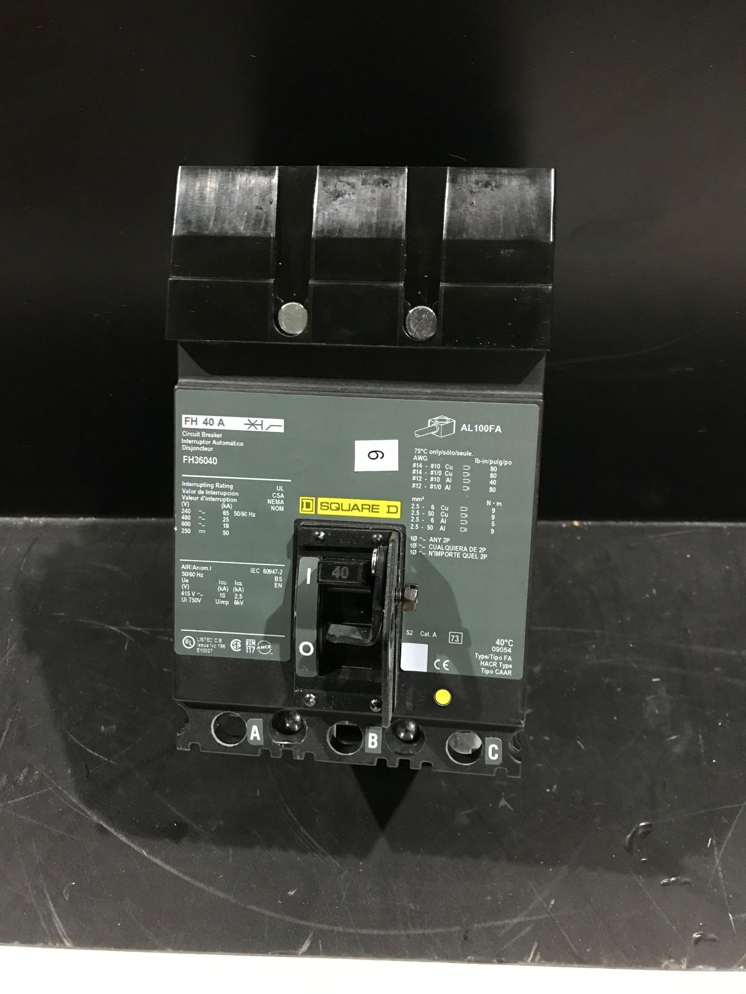 SQUARE D HJA36040SA 40A 3P CIRCUIT BREAKER SHUNT TRIP USED 0