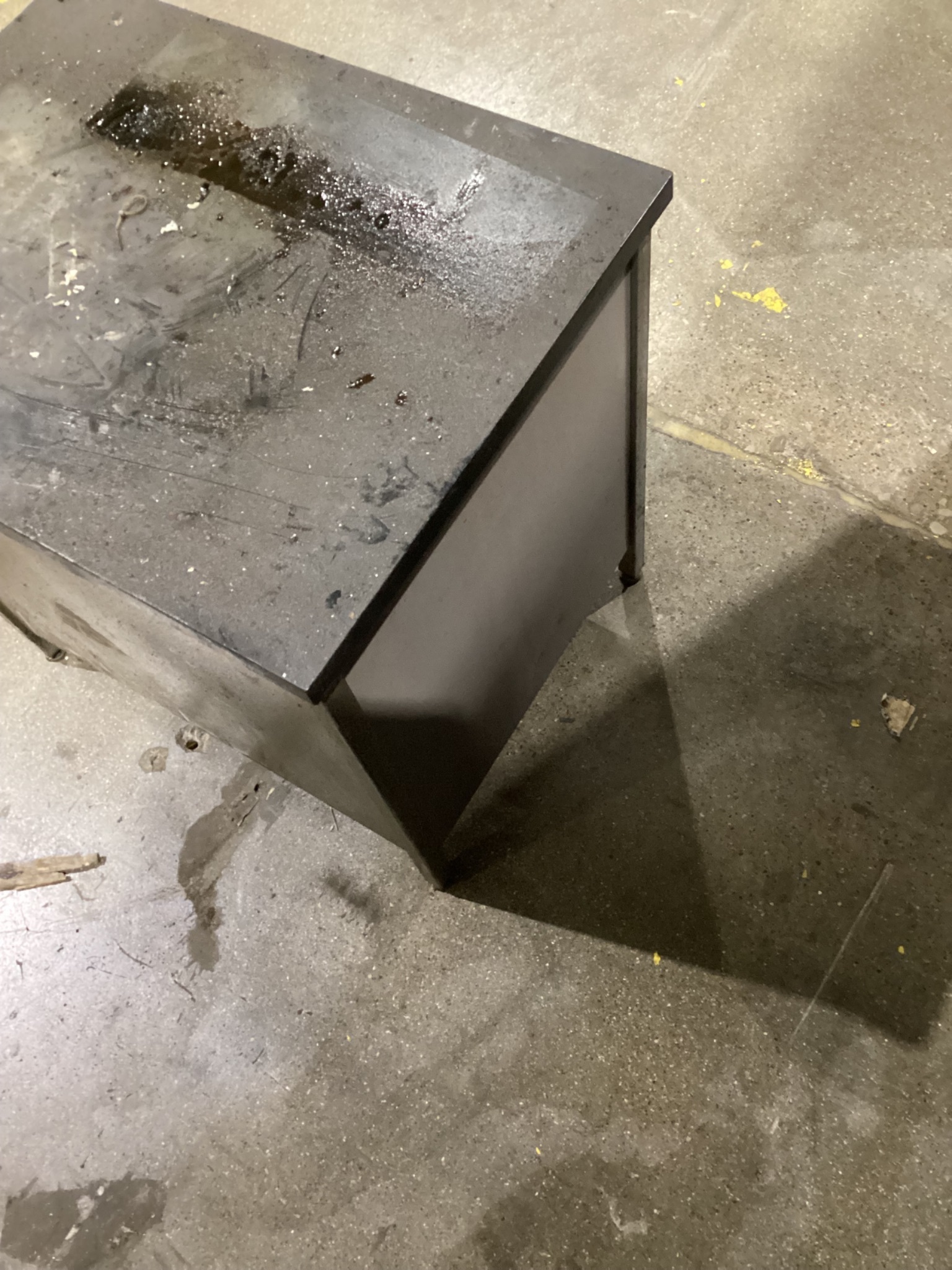 SMALL STORAGE CABINET FULL WITH MISC CUTTING TOOLS USED 4