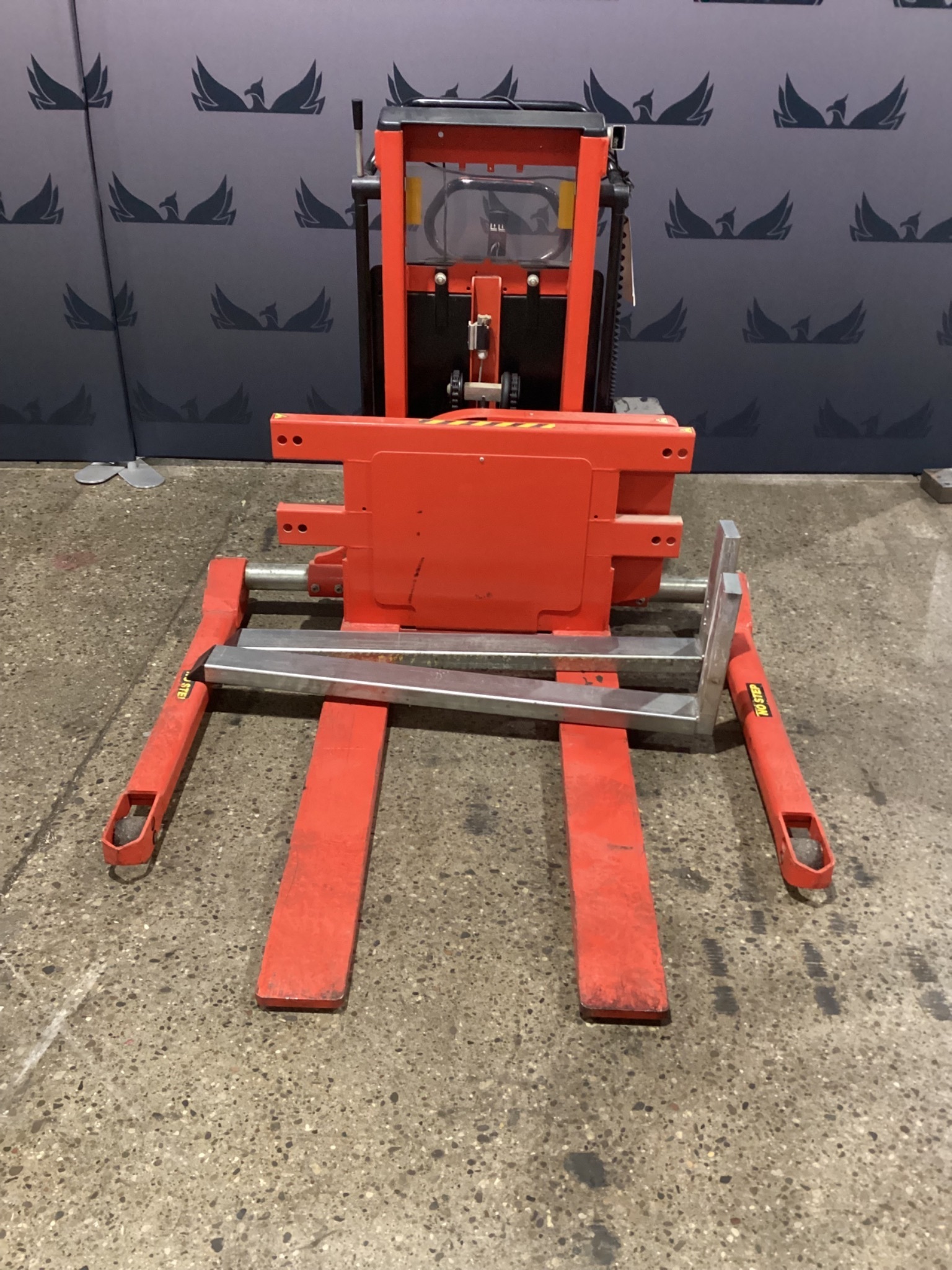 INTERTHOR ELFSR1001/890 ELECTRIC POWERED PALLET JACK 0