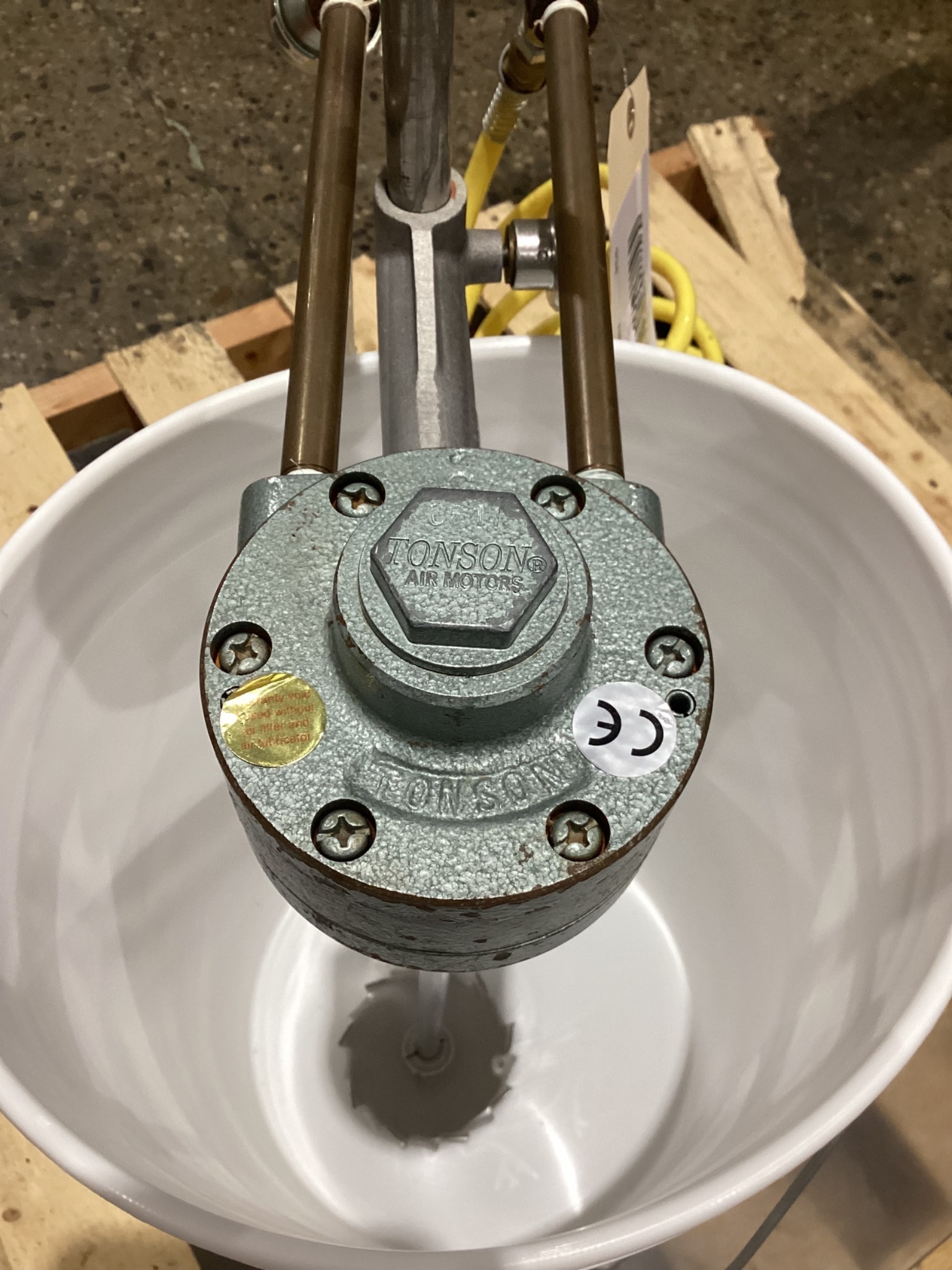 PNEUMATIC BUCKET MIXER USED 3