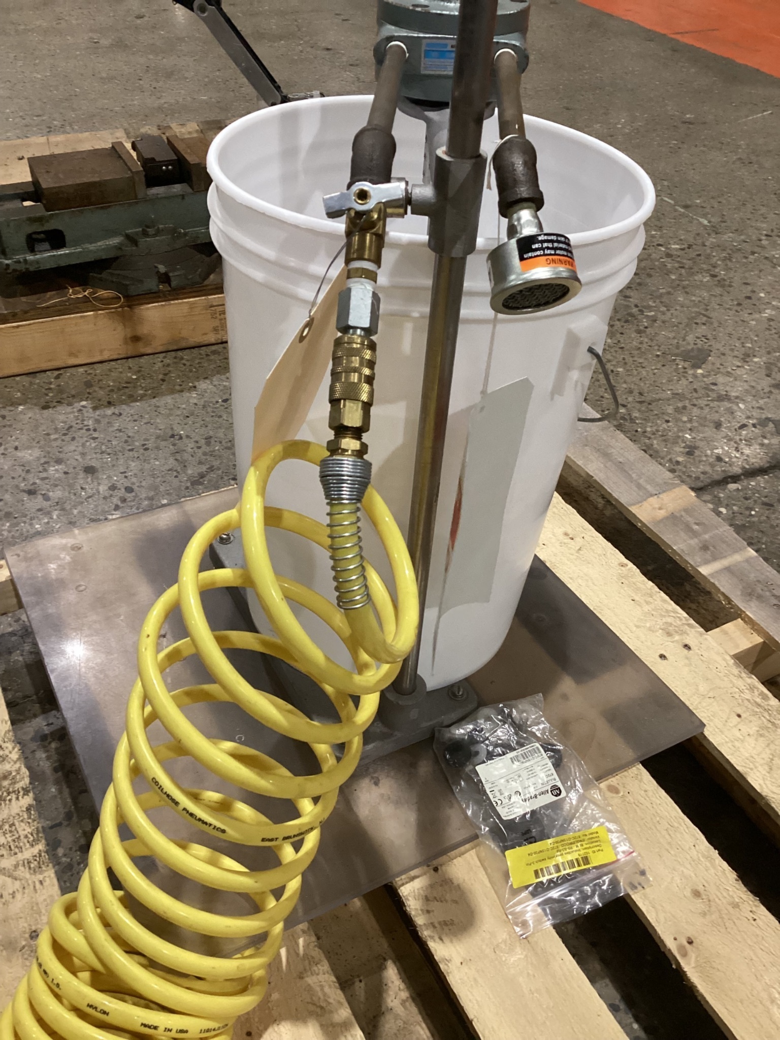 PNEUMATIC BUCKET MIXER USED 6