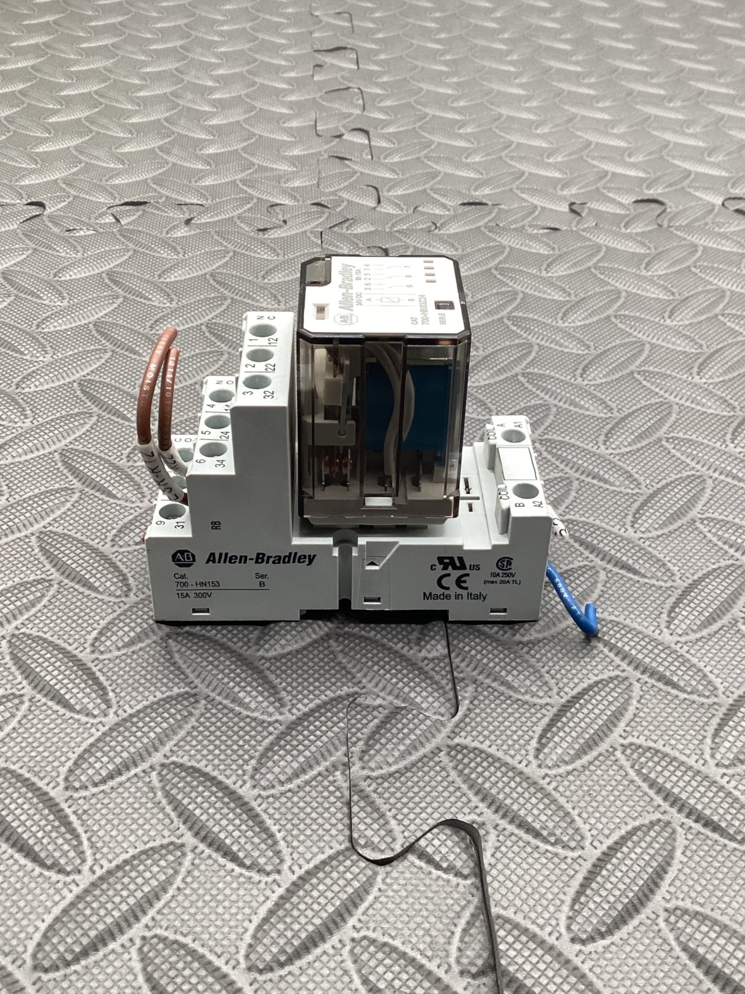 ALLEN BRADLEY 700-HN153 /B Timing Relay w/ 700-HB33Z24 USED 6