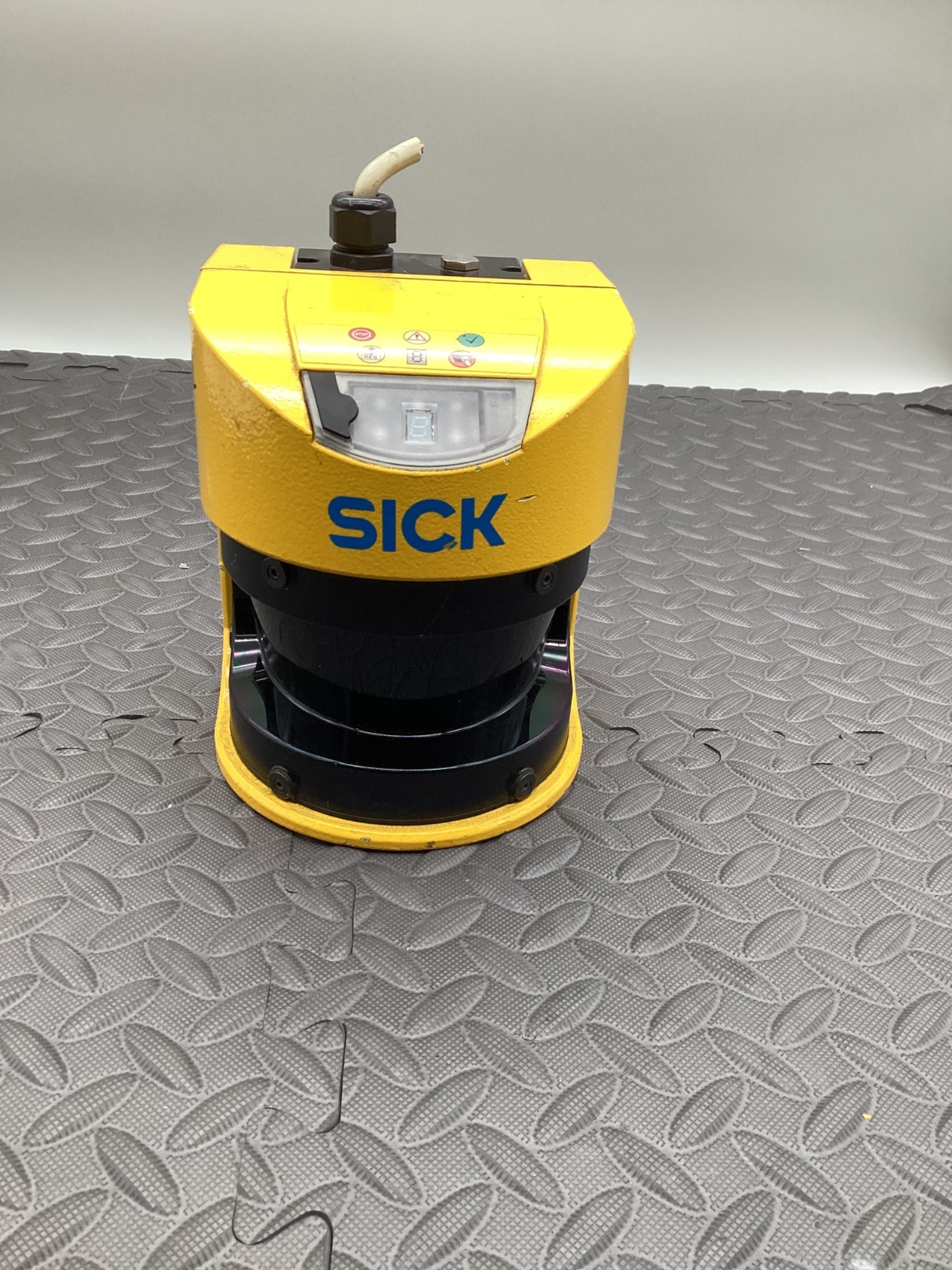 SICK S30A‑7011CA S3000 Advanced Safety Laser Scanner 7 m 190° USED 0