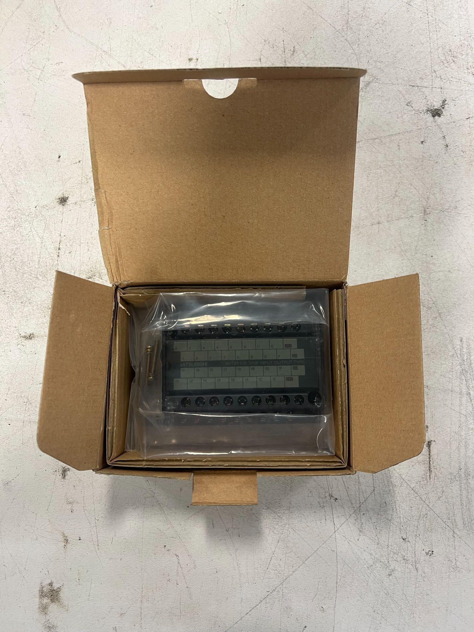MITSUBISHI A6TBXY36 36-POINT TERMINAL BLOCK NEW 1