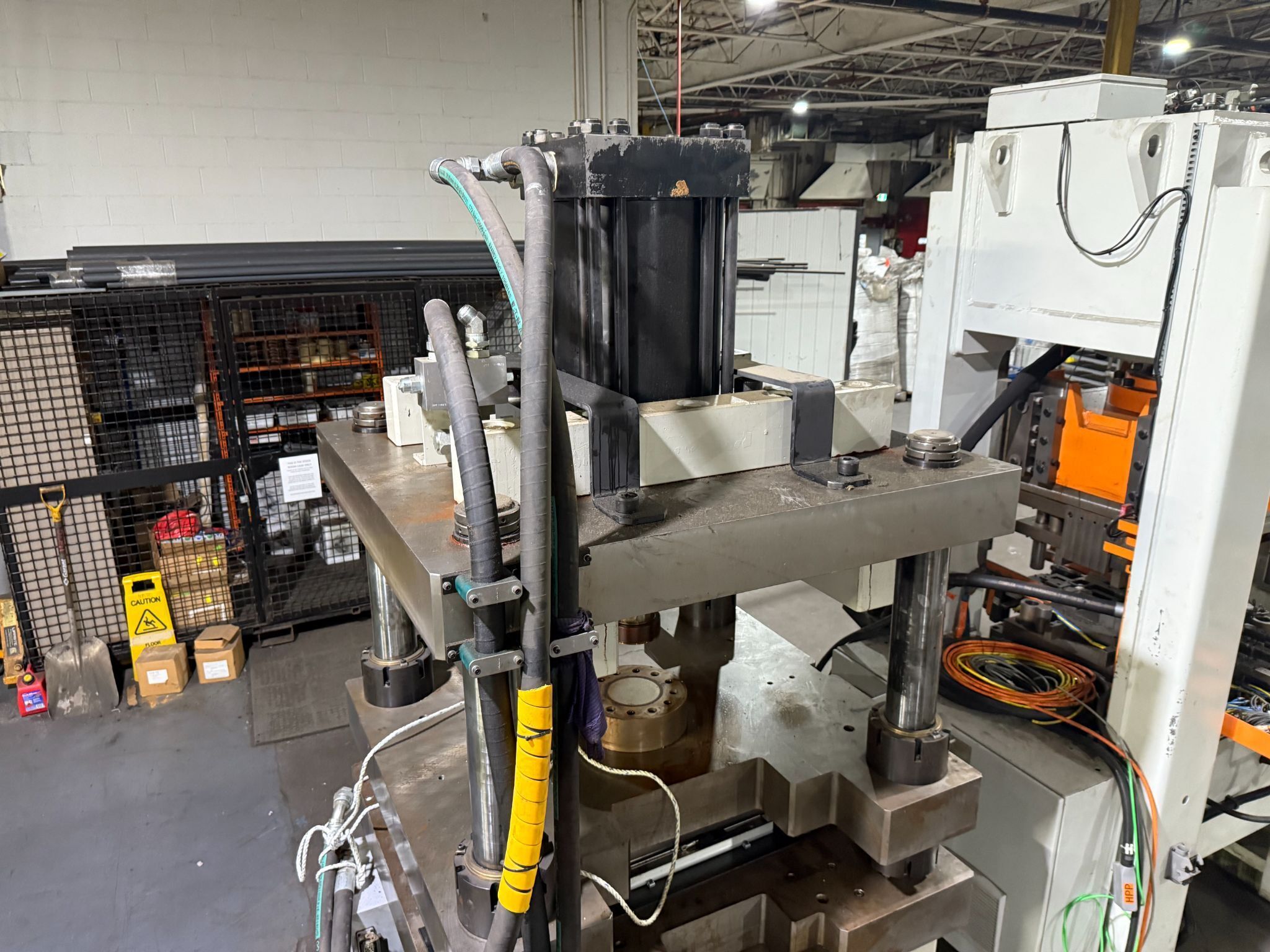 AIM 35* Ton Hydraulic Press AS-IS - Parts included 6