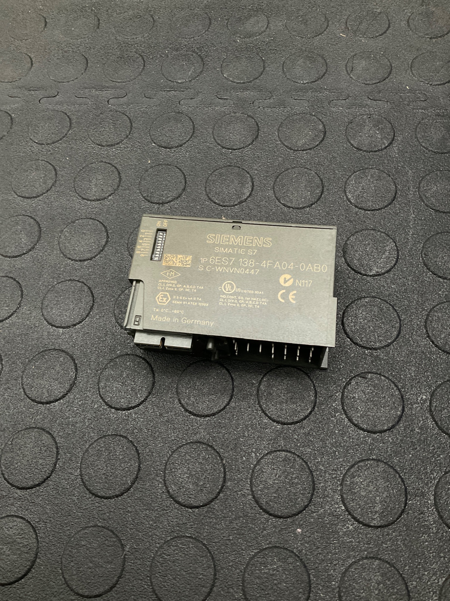 SIEMENS 6ES7 138-4FA04-0AB0 ET200S 4-Channel Digital Output 24VDC USED 1