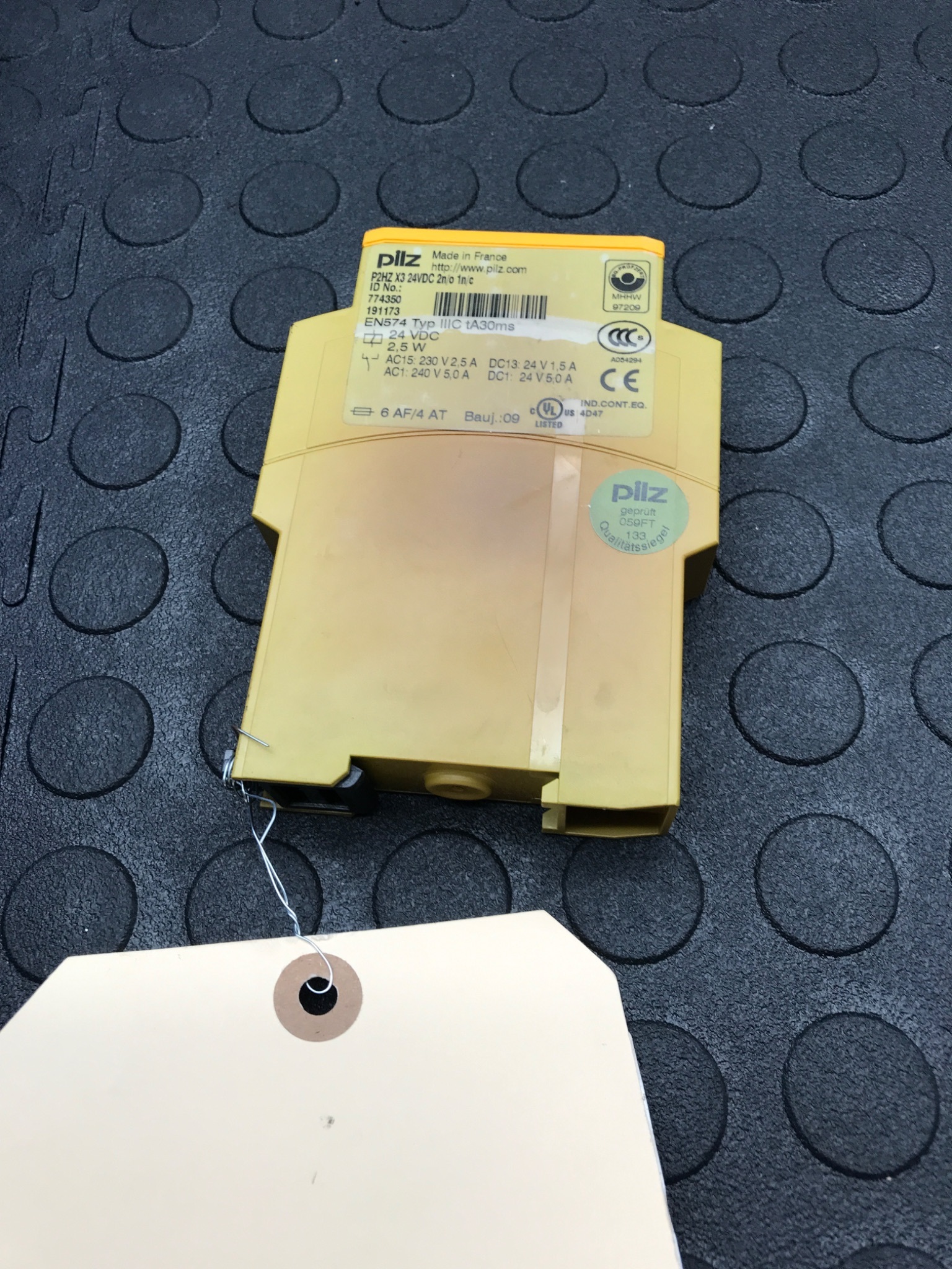Pilz P2HZ X3 Two-Hand Safety Relay 24VDC 774350 USED 3