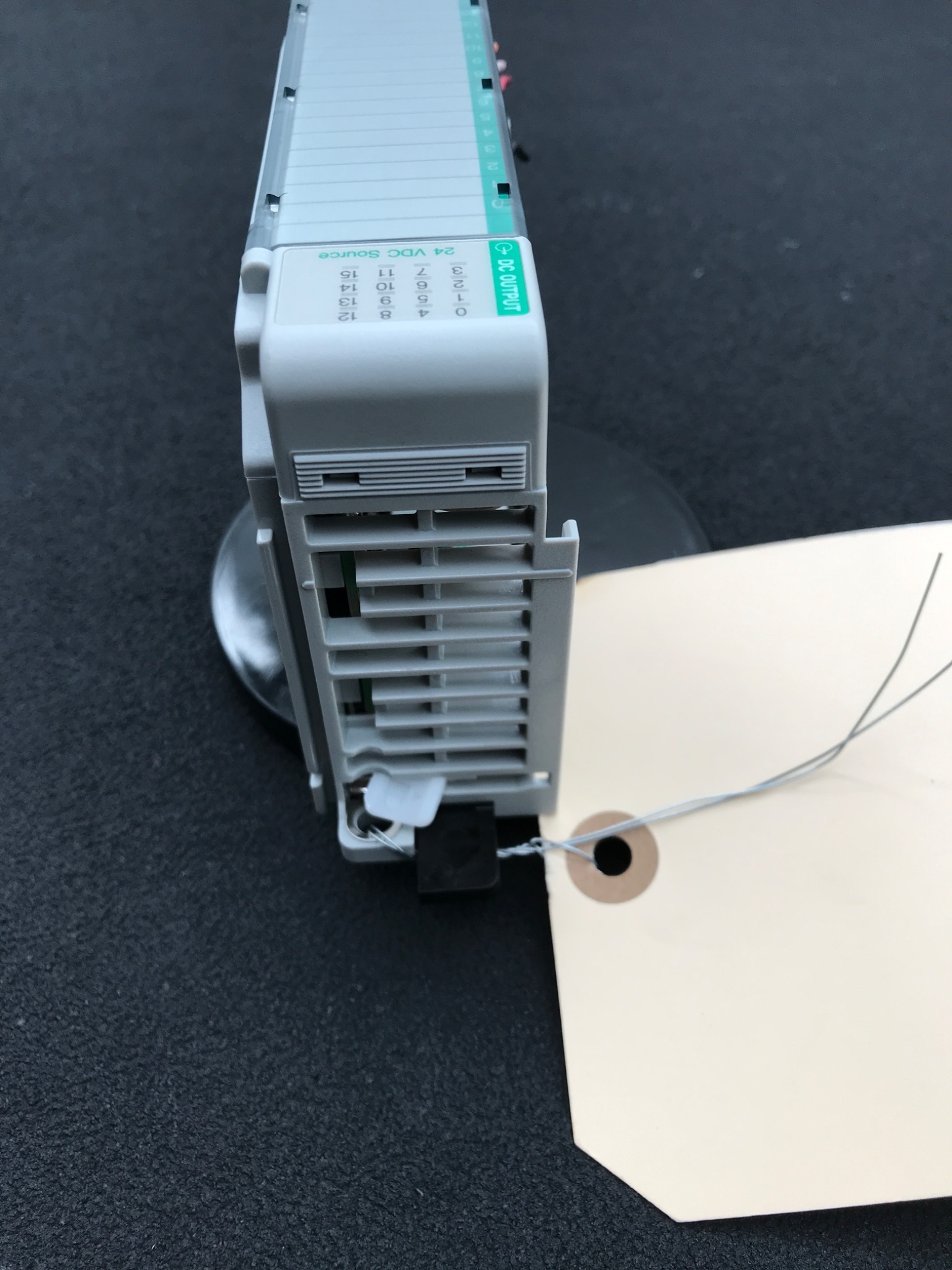ALLEN BRADLEY 1769-OB16 /B CompactLogix Digital Output Module USED 2