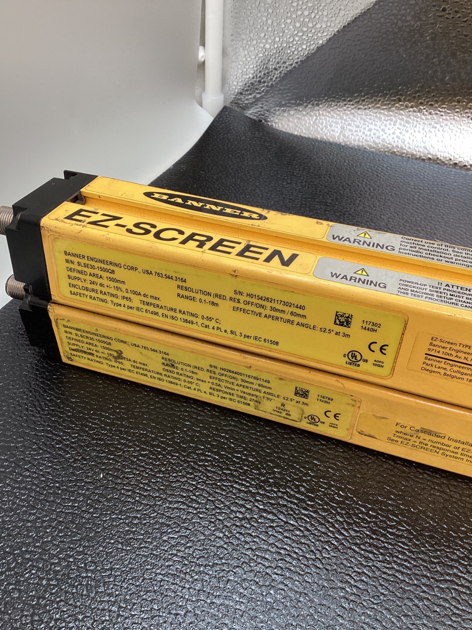 BANNER SLSCR30‑1500Q8 + SLSCE30‑1500Q8 Safety Light Curtain USED 3